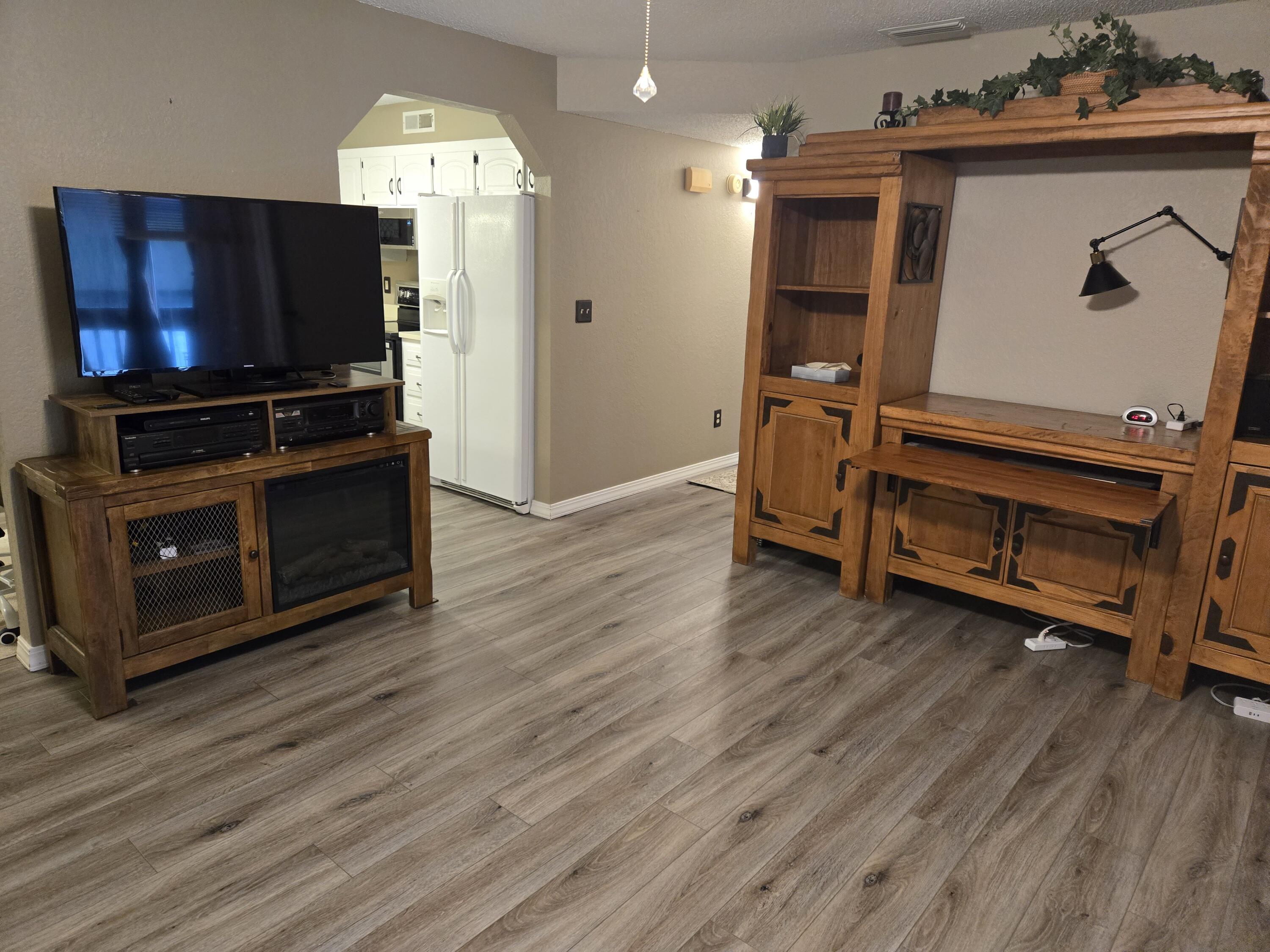 180 Wilshire Drive Property Photo 11