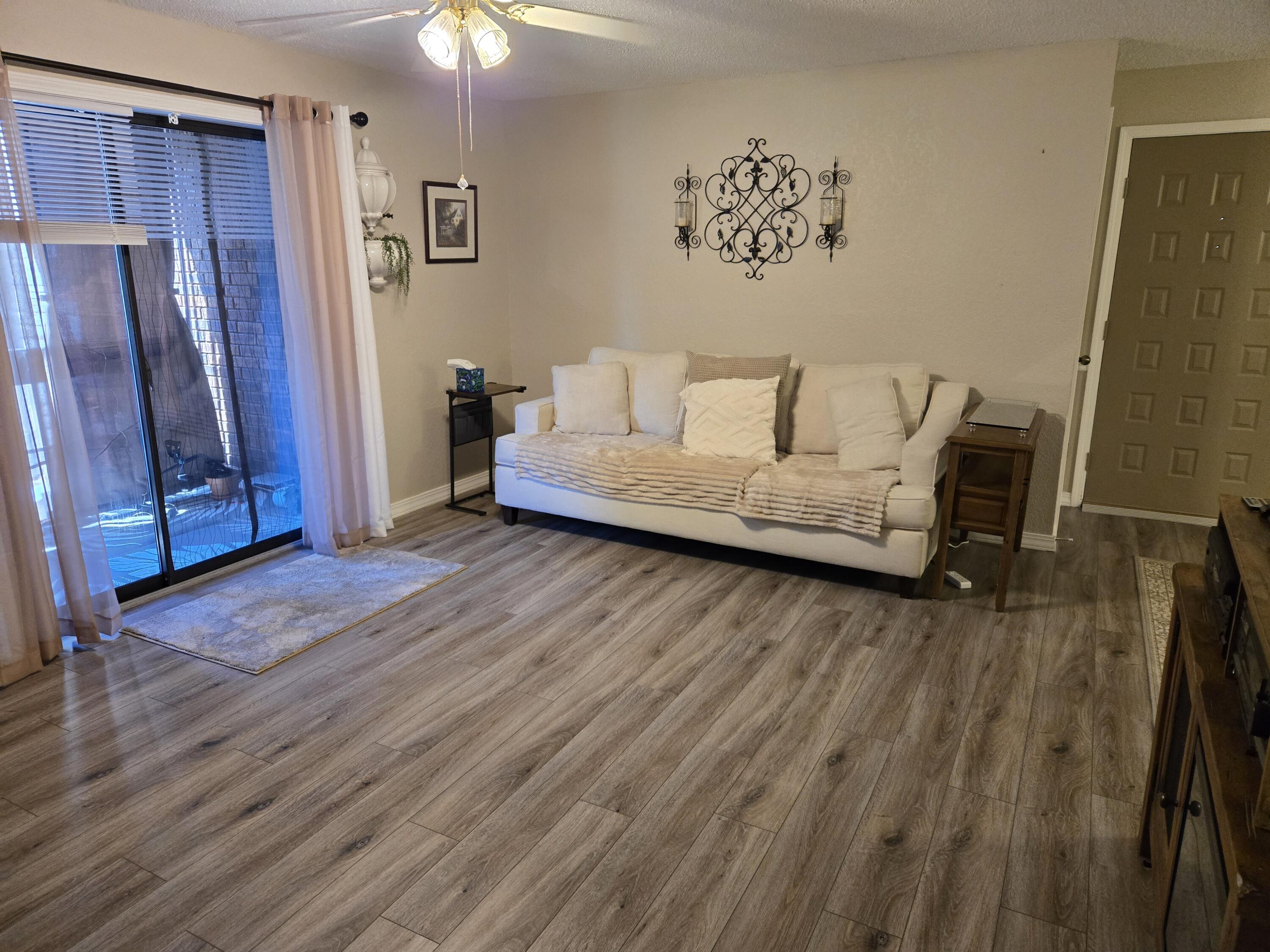 180 Wilshire Drive Property Photo 12