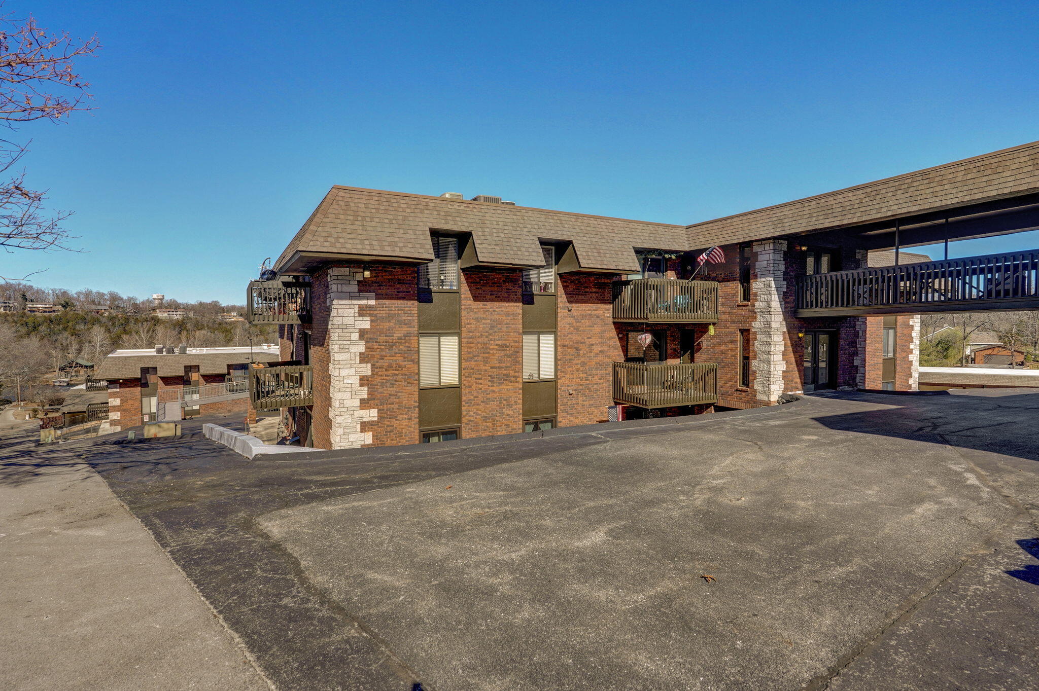 180 Wilshire Drive Property Photo 28