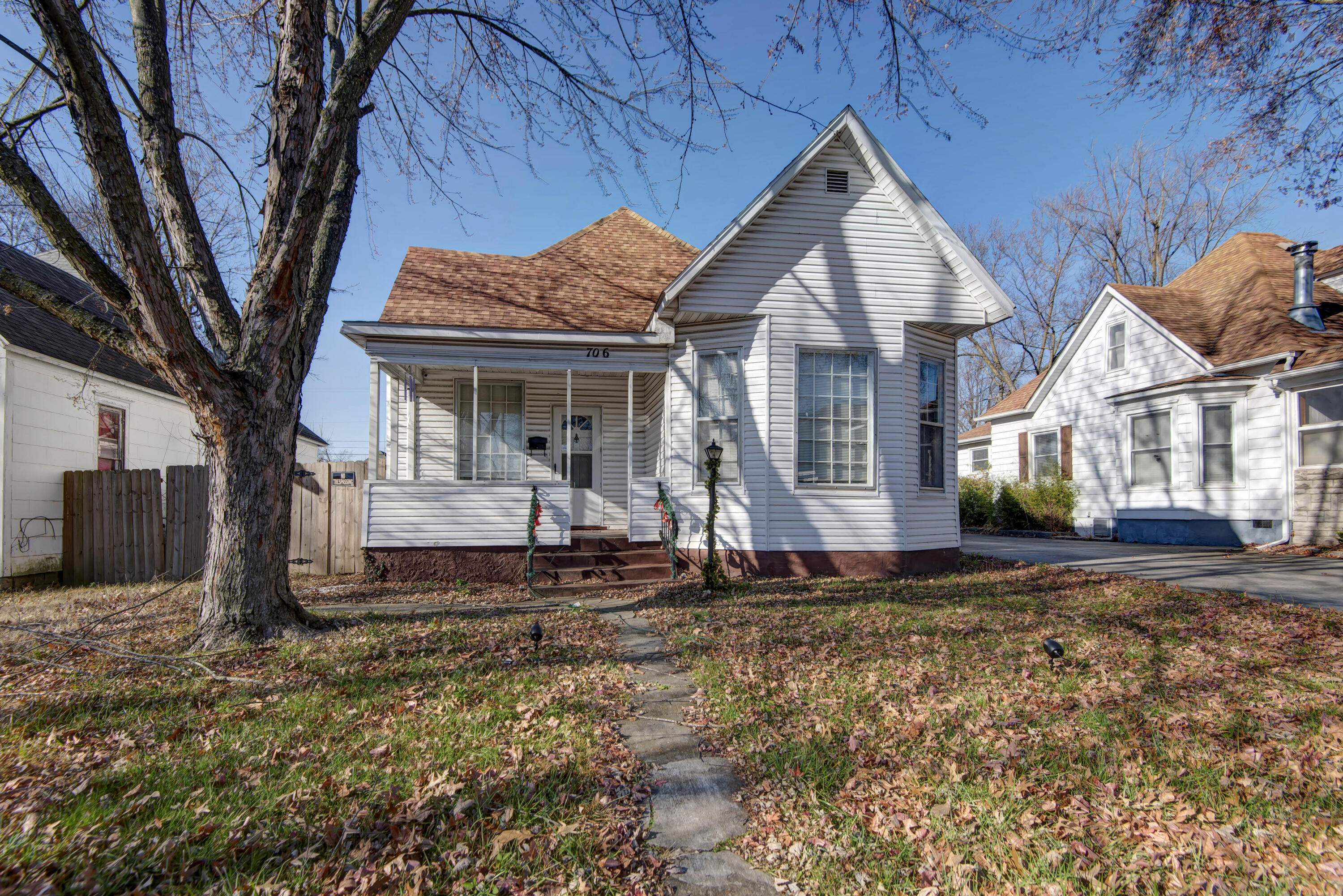 706 North Central Avenue Property Photo