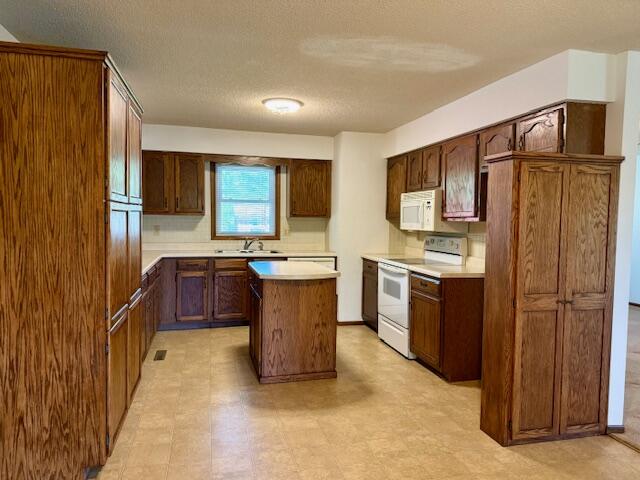 700 Ridgeway Property Photo 11