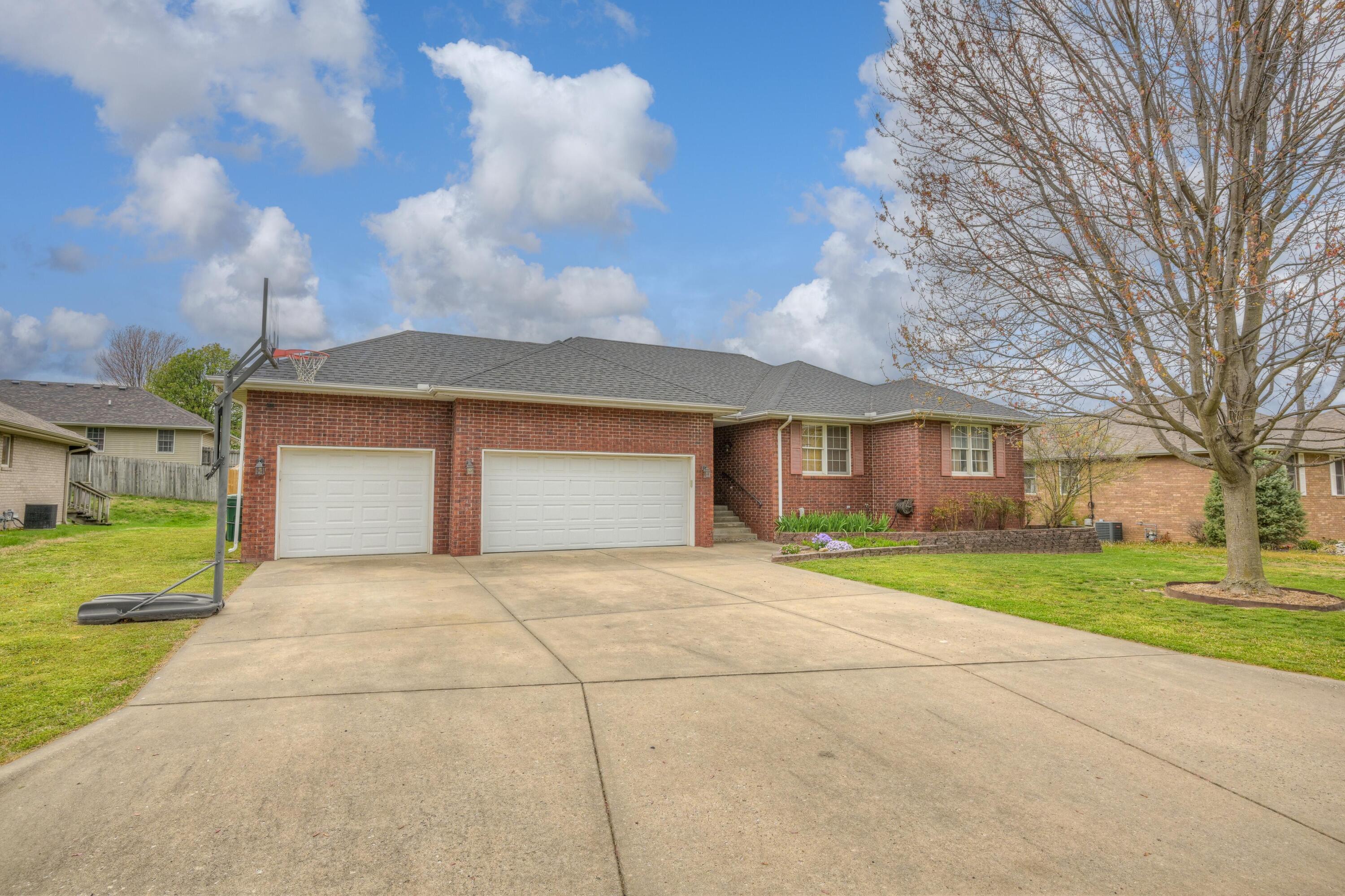 208 Miller Way Property Photo 2