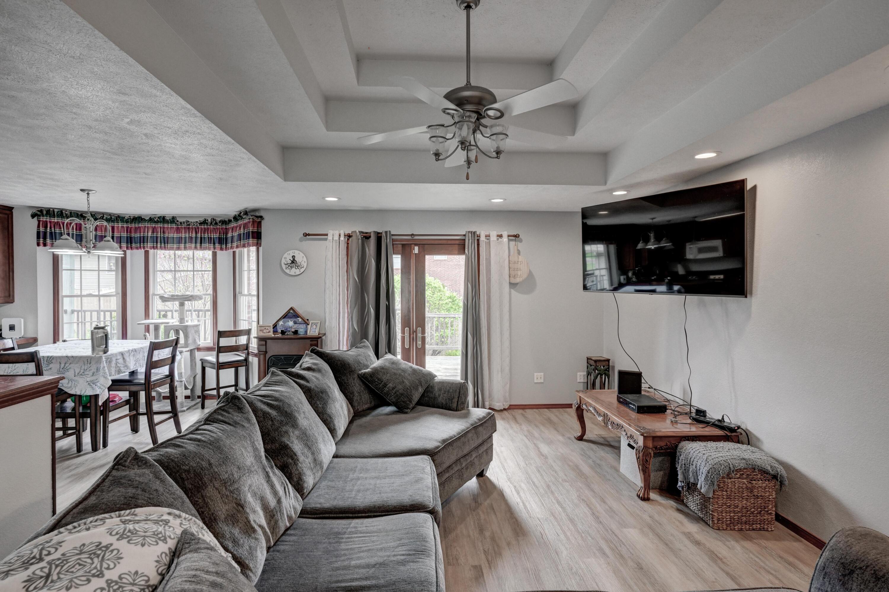 208 Miller Way Property Photo 4