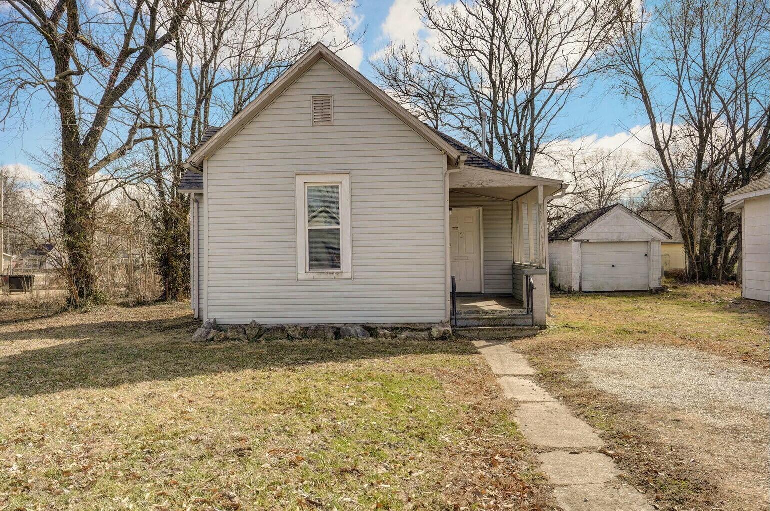 1452 East Florida Street Property Photo 2