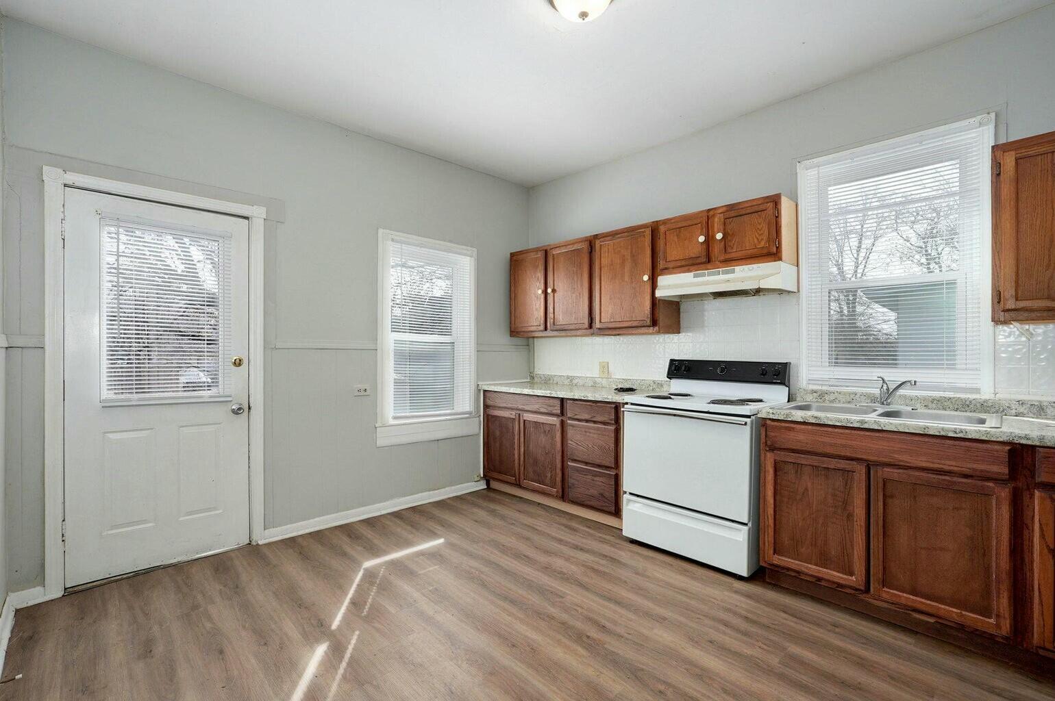 1452 East Florida Street Property Photo 11