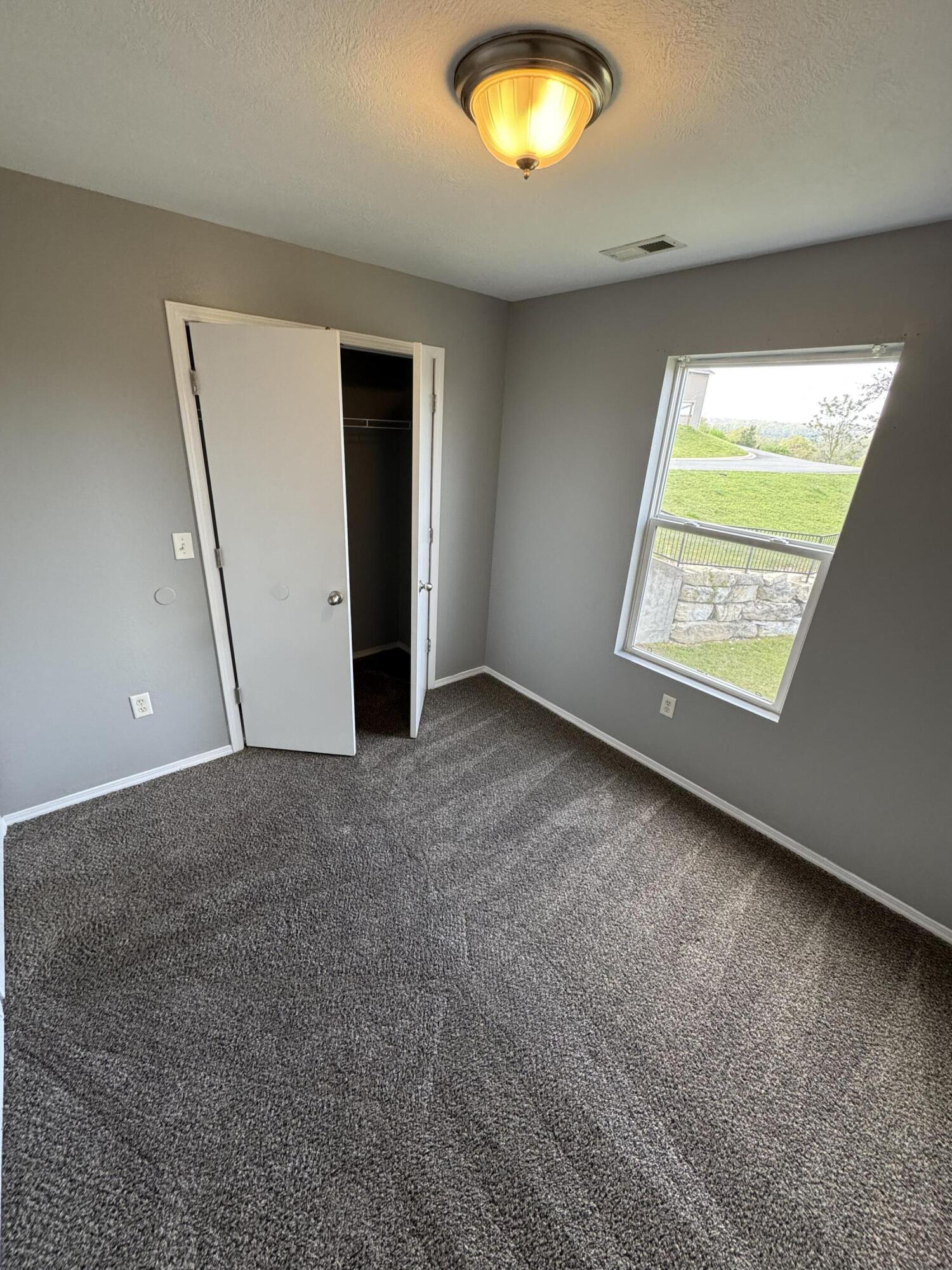 2901 Vineyards Parkway Property Photo 10