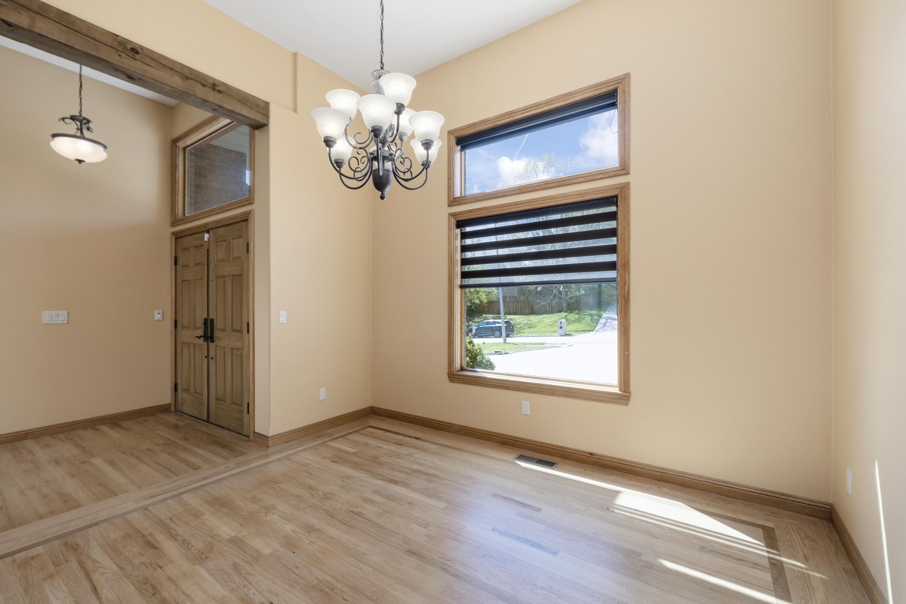 1619 East Wood Oaks Street Property Photo 7
