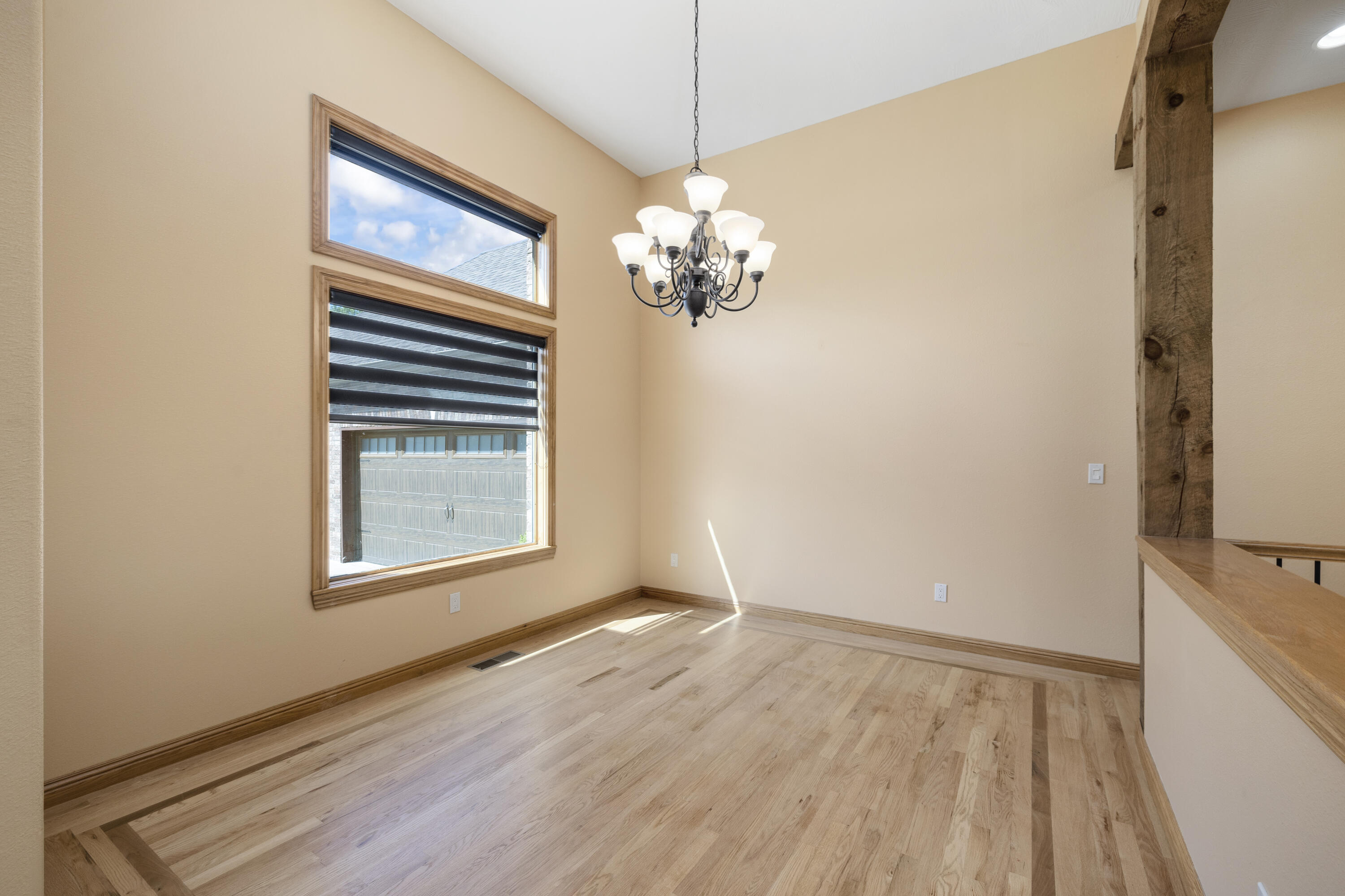 1619 East Wood Oaks Street Property Photo 8
