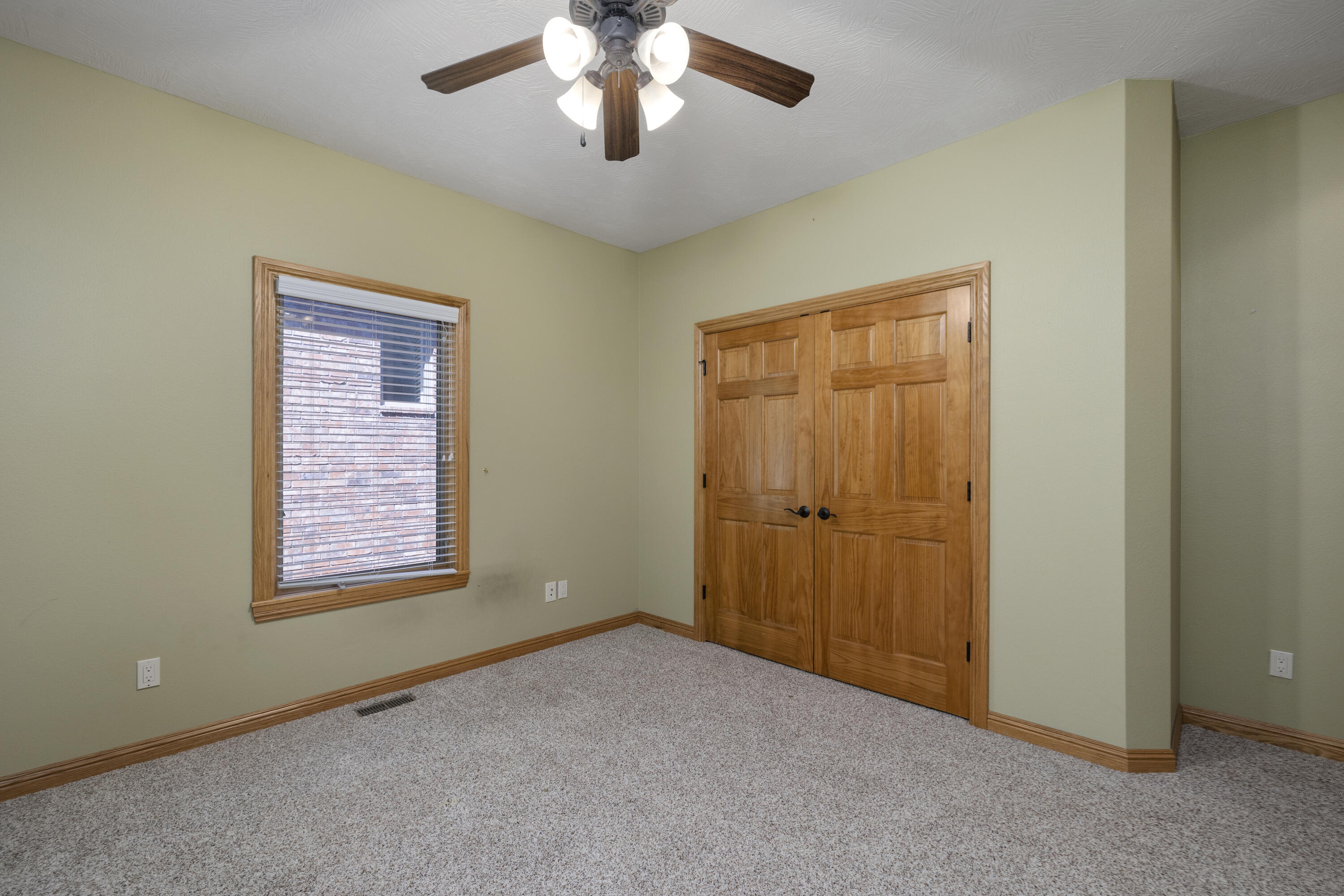 1619 East Wood Oaks Street Property Photo 33
