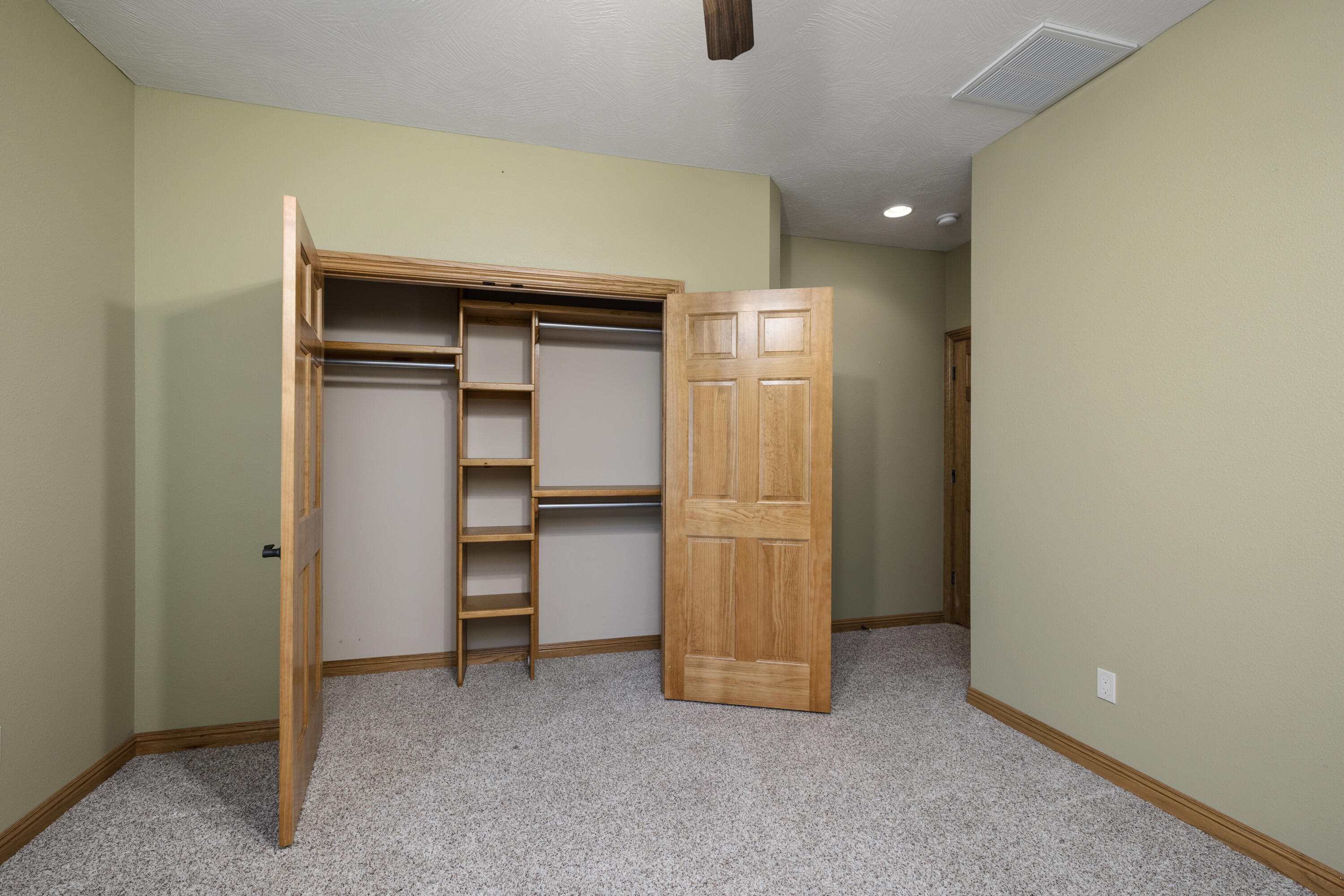 1619 East Wood Oaks Street Property Photo 34