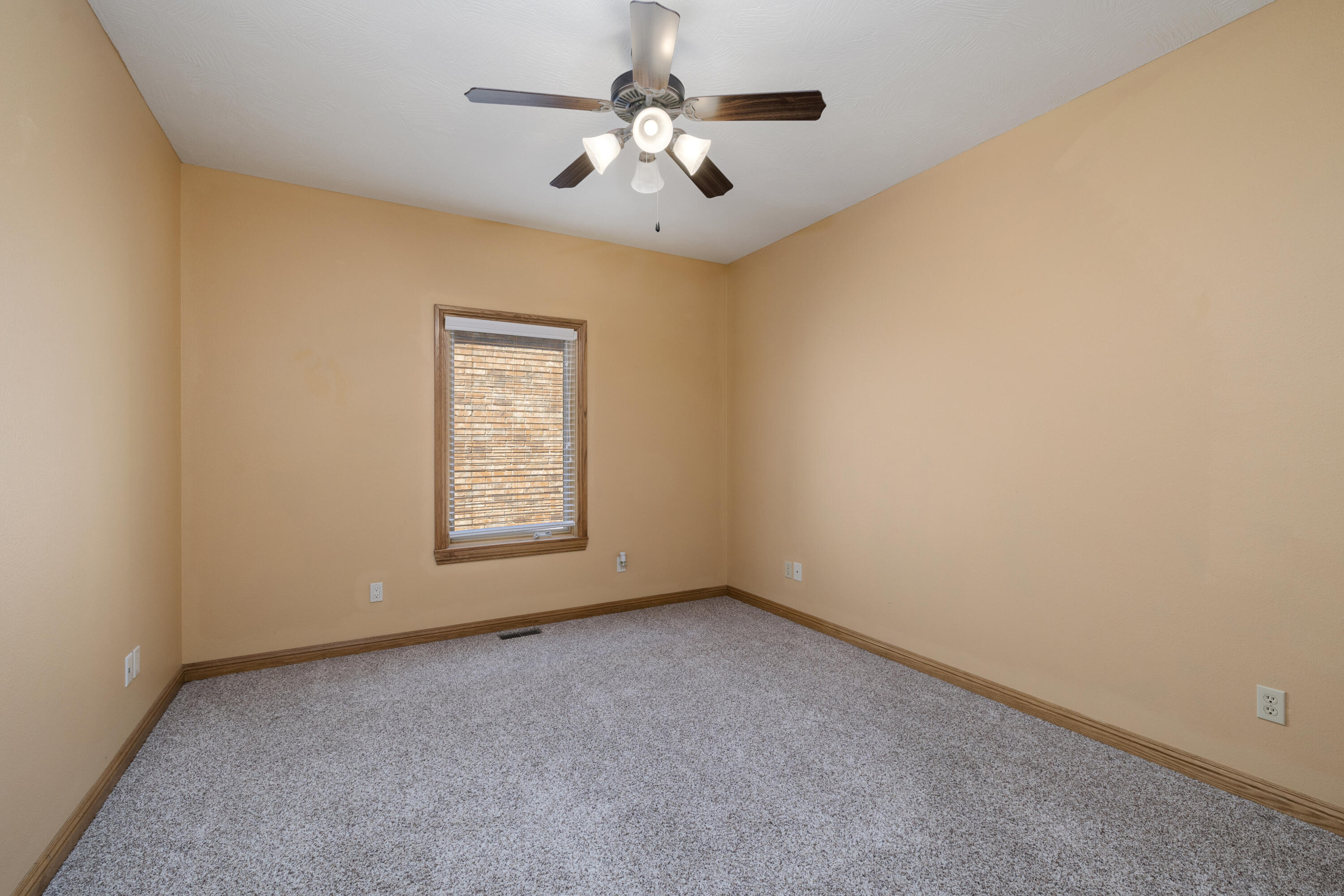 1619 East Wood Oaks Street Property Photo 35