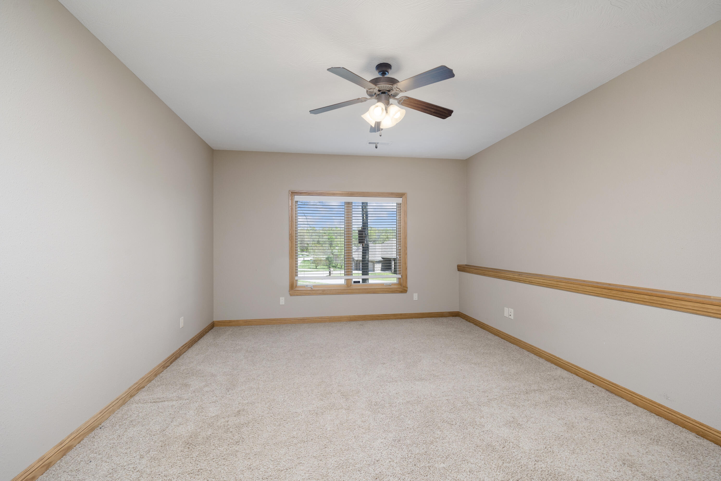 1619 East Wood Oaks Street Property Photo 46