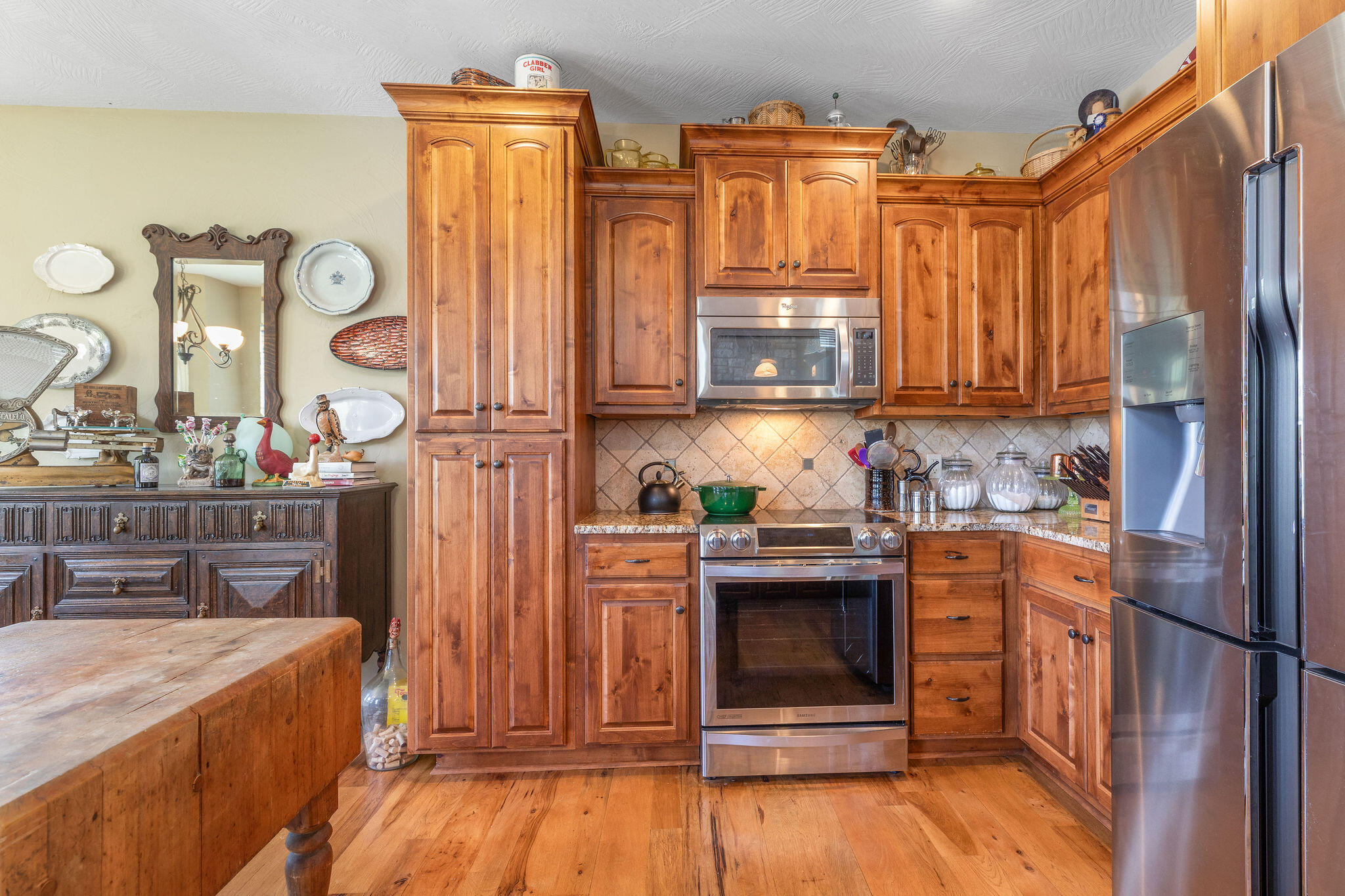 145 The Provence Property Photo 13