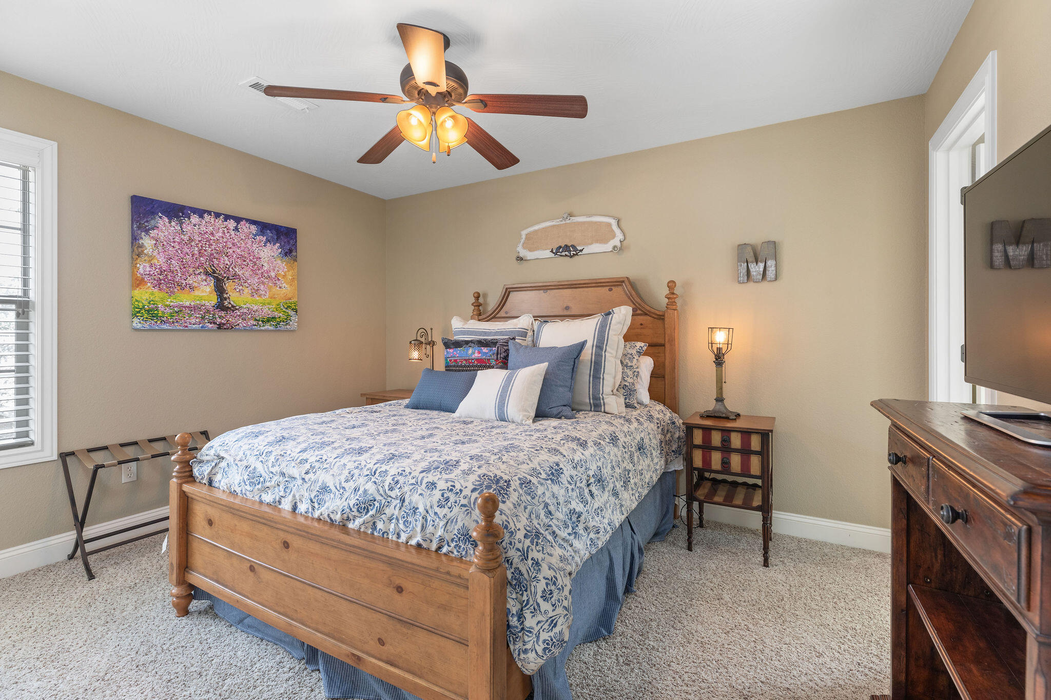 145 The Provence Property Photo 24