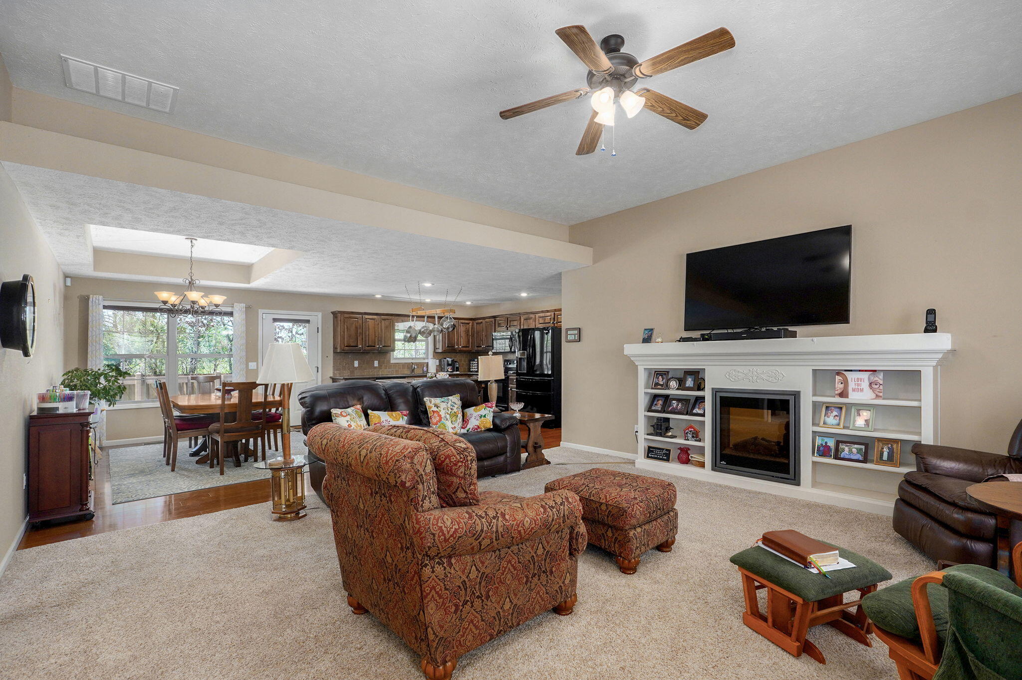 1421 North Vintage Avenue Property Photo 3