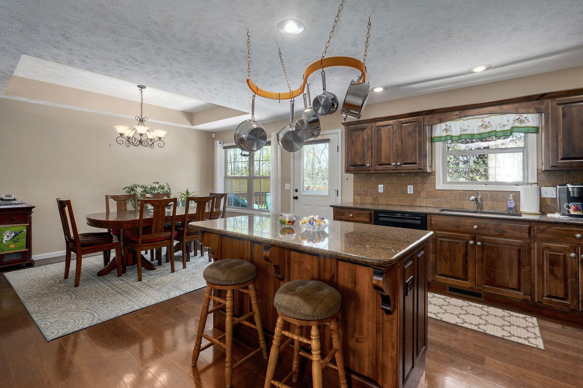 1421 North Vintage Avenue Property Photo 4