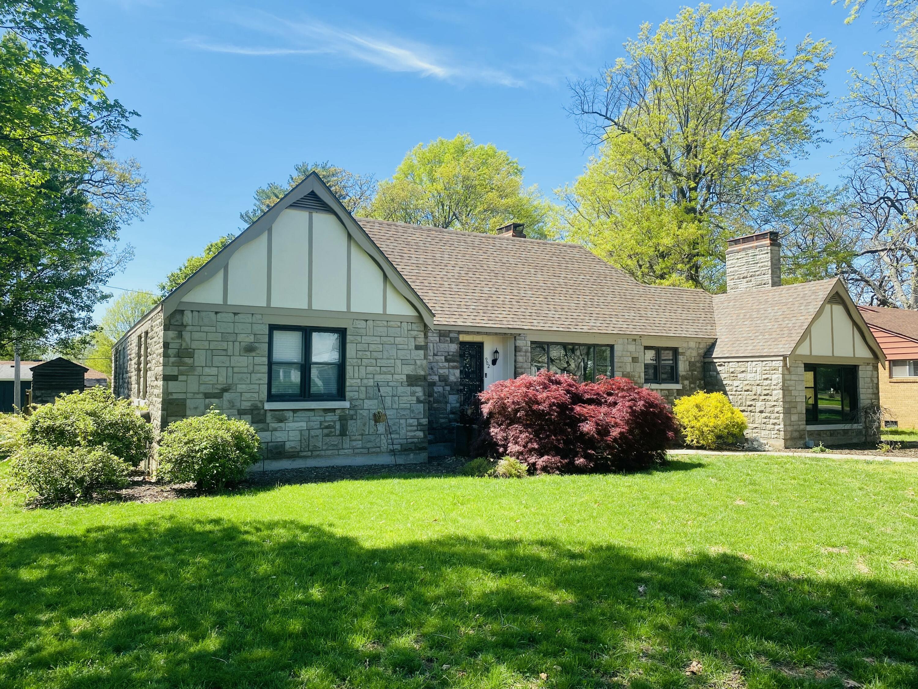 902 North Lincoln Avenue Property Photo