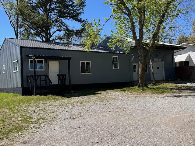 1114 Us Highway 60 Property Photo
