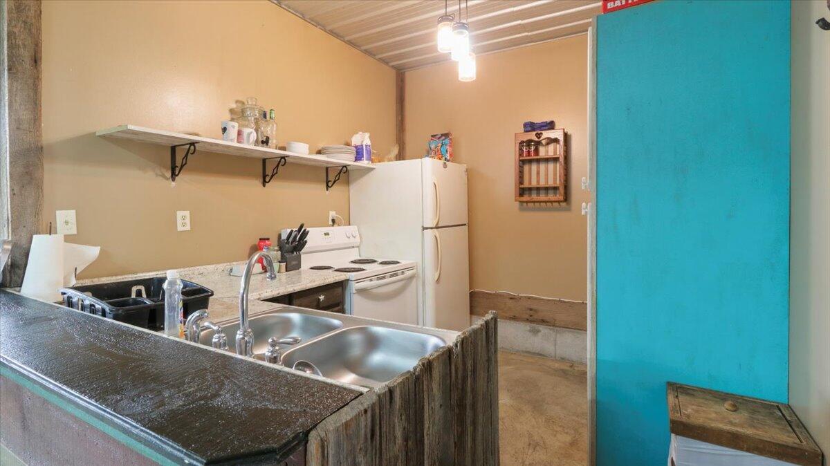 18351 Highway Bb Property Photo 28