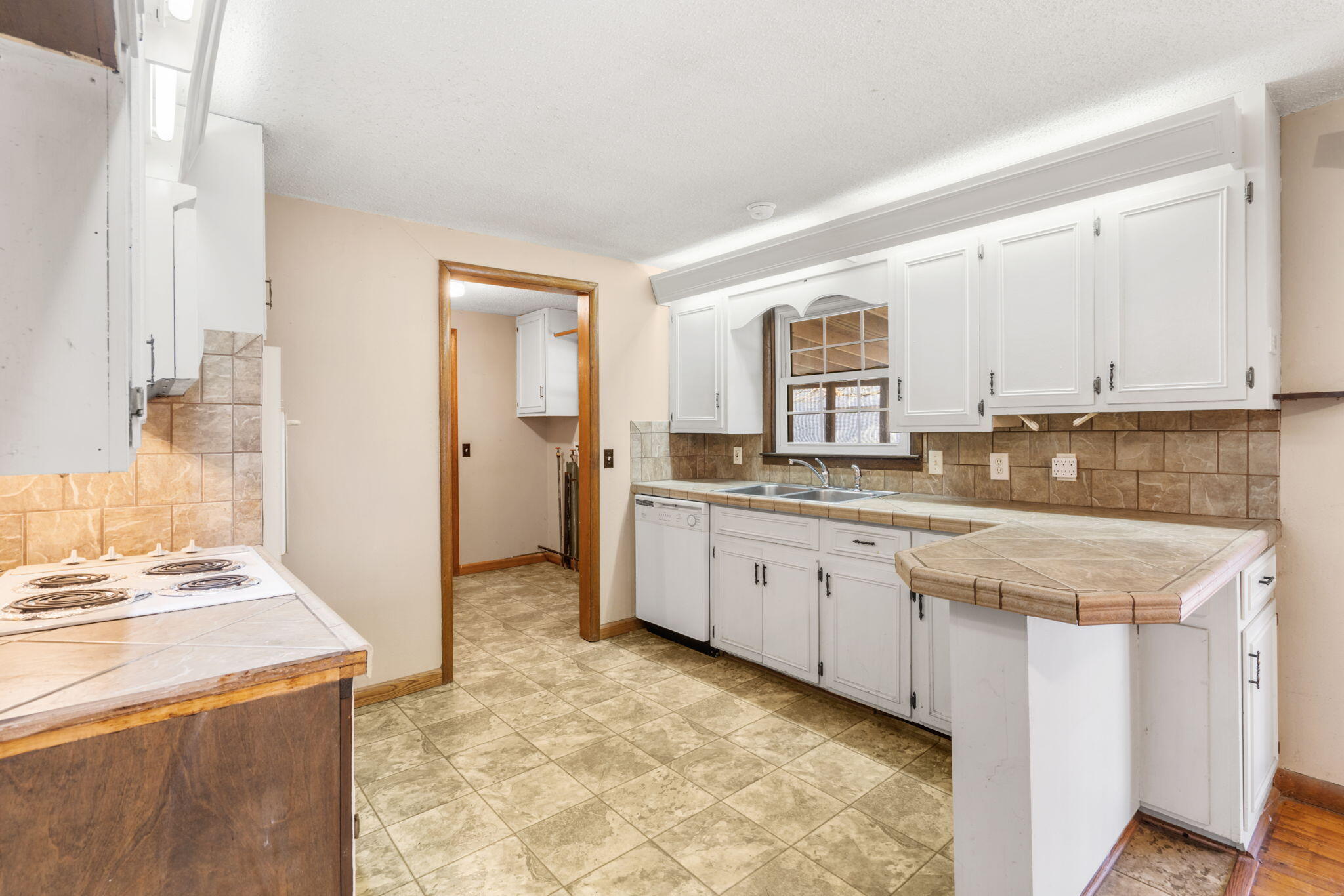 513 Grand Avenue Property Photo 6