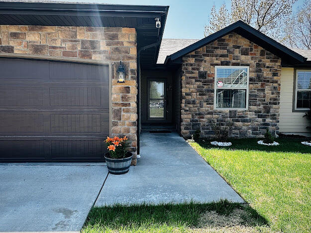 2116 West Mcclernon Street Property Photo 1