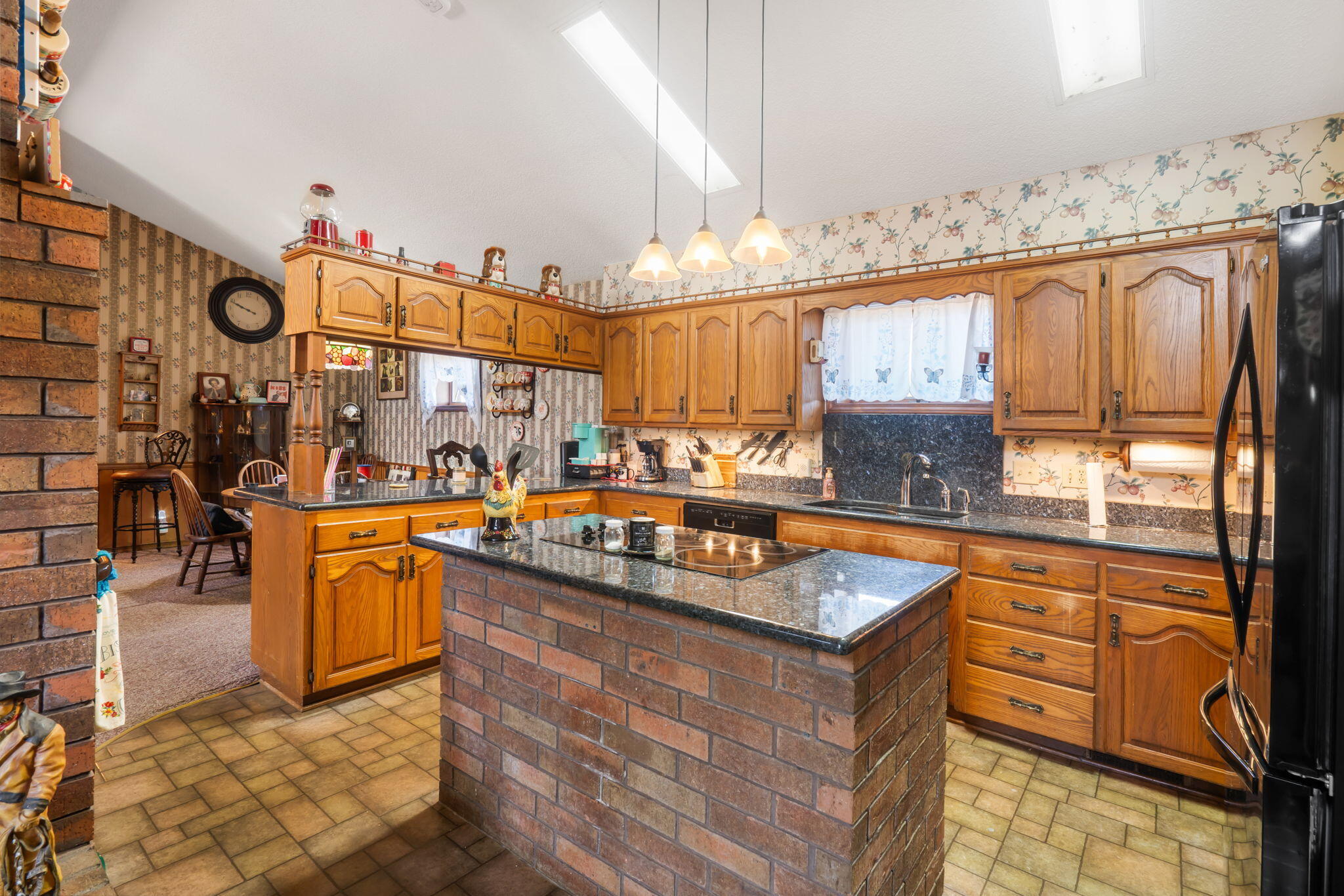 19077 Lawrence 2170 Property Photo 5