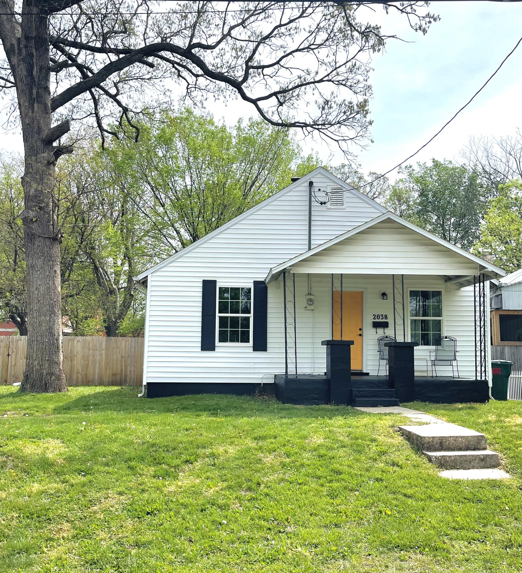 2038 North Weller Avenue Property Photo 1