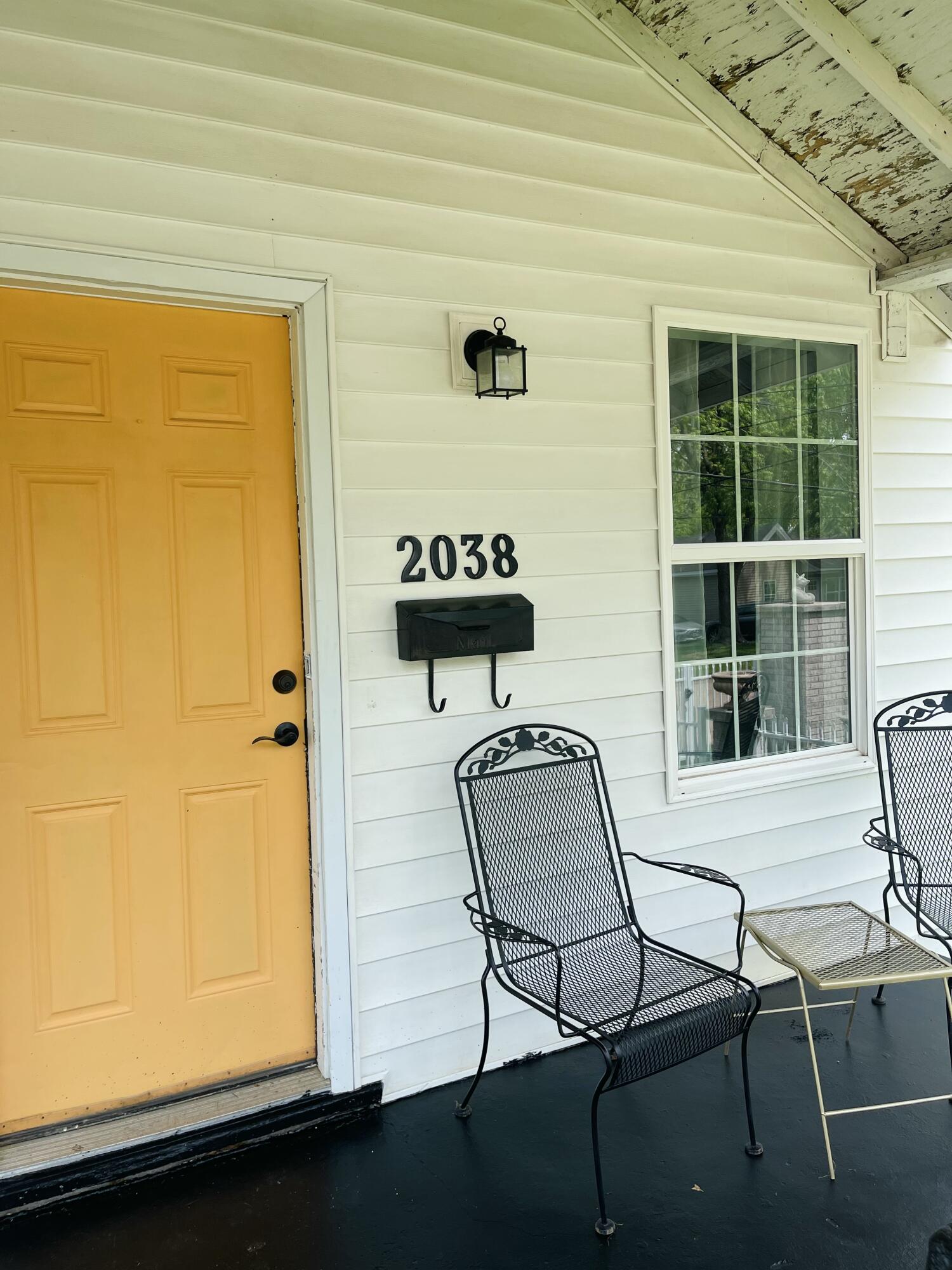 2038 North Weller Avenue Property Photo 4