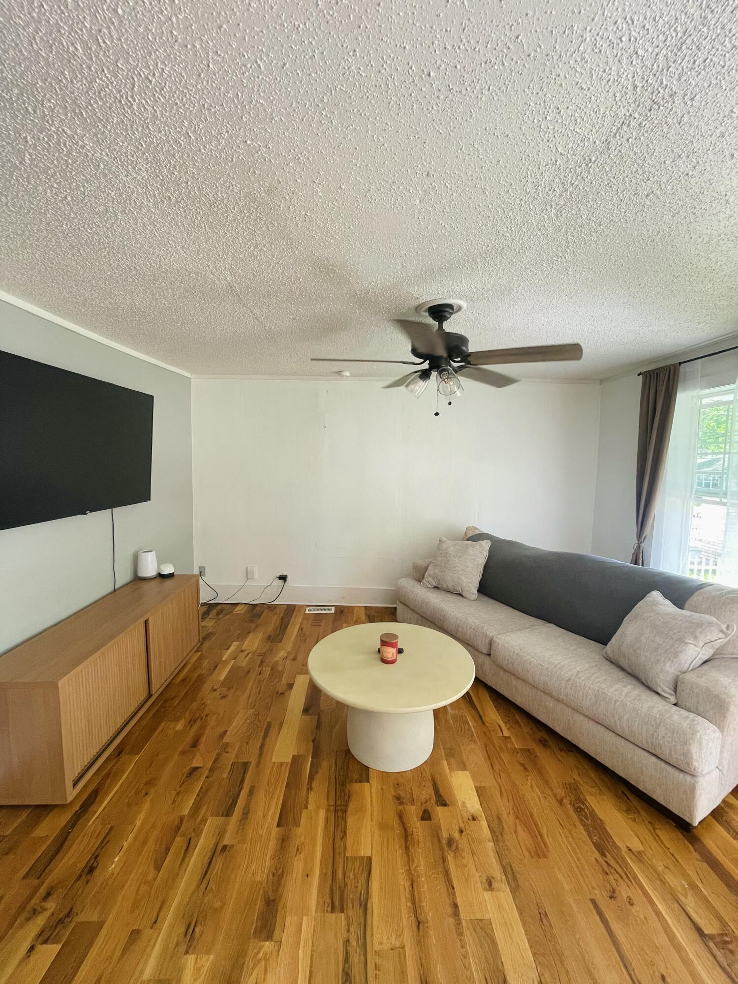 2038 North Weller Avenue Property Photo 5