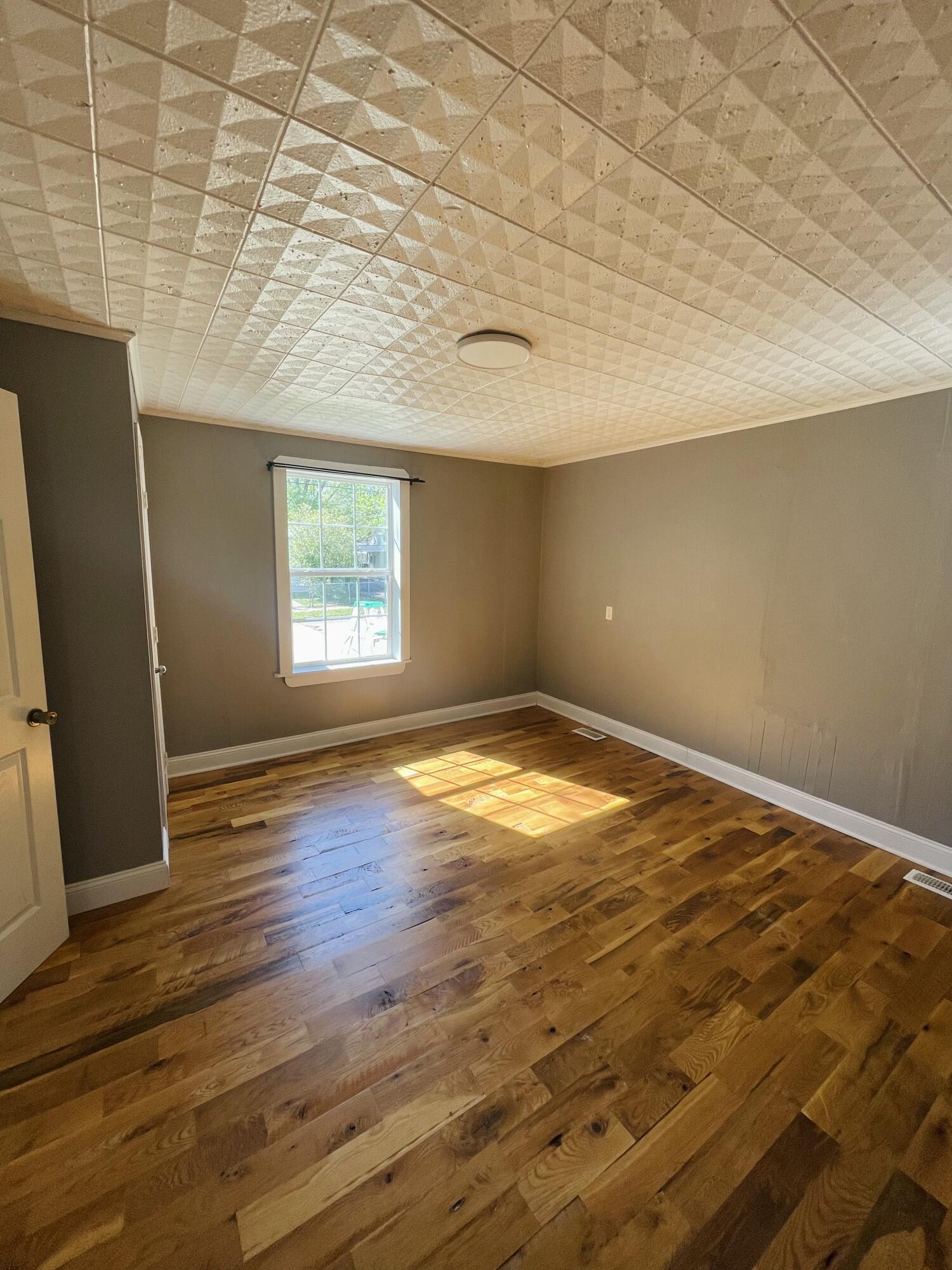 2038 North Weller Avenue Property Photo 7