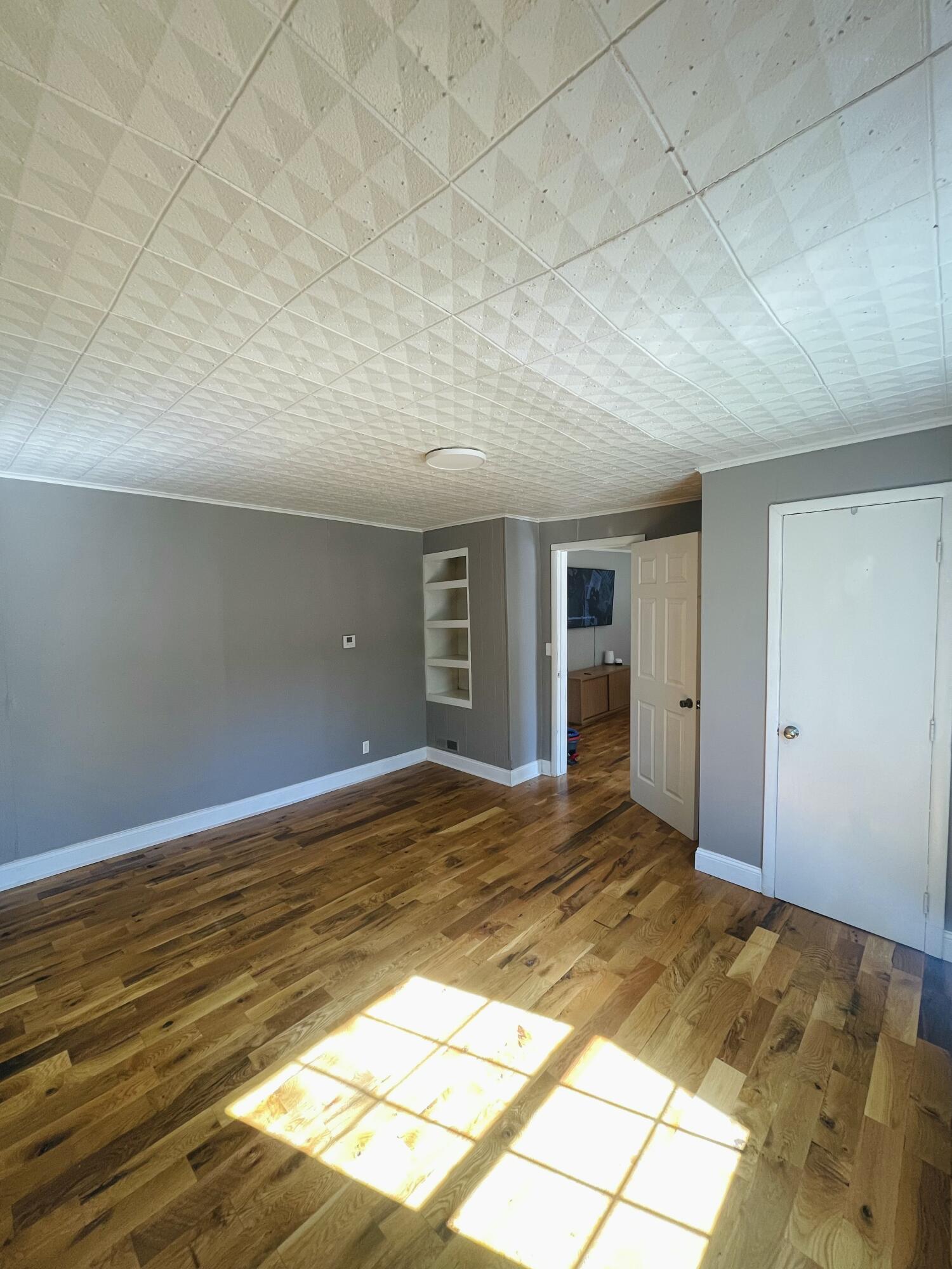 2038 North Weller Avenue Property Photo 8