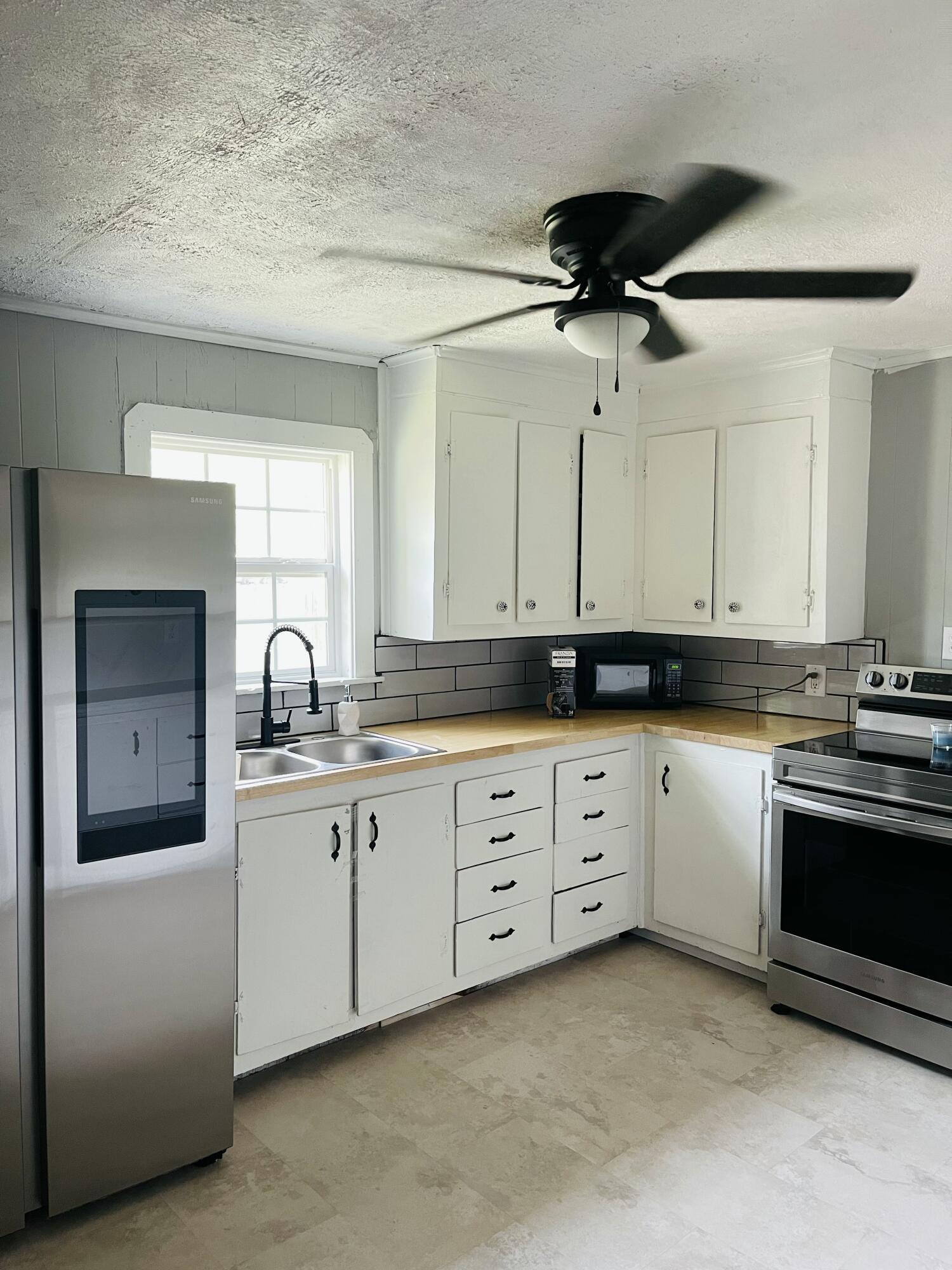 2038 North Weller Avenue Property Photo 12