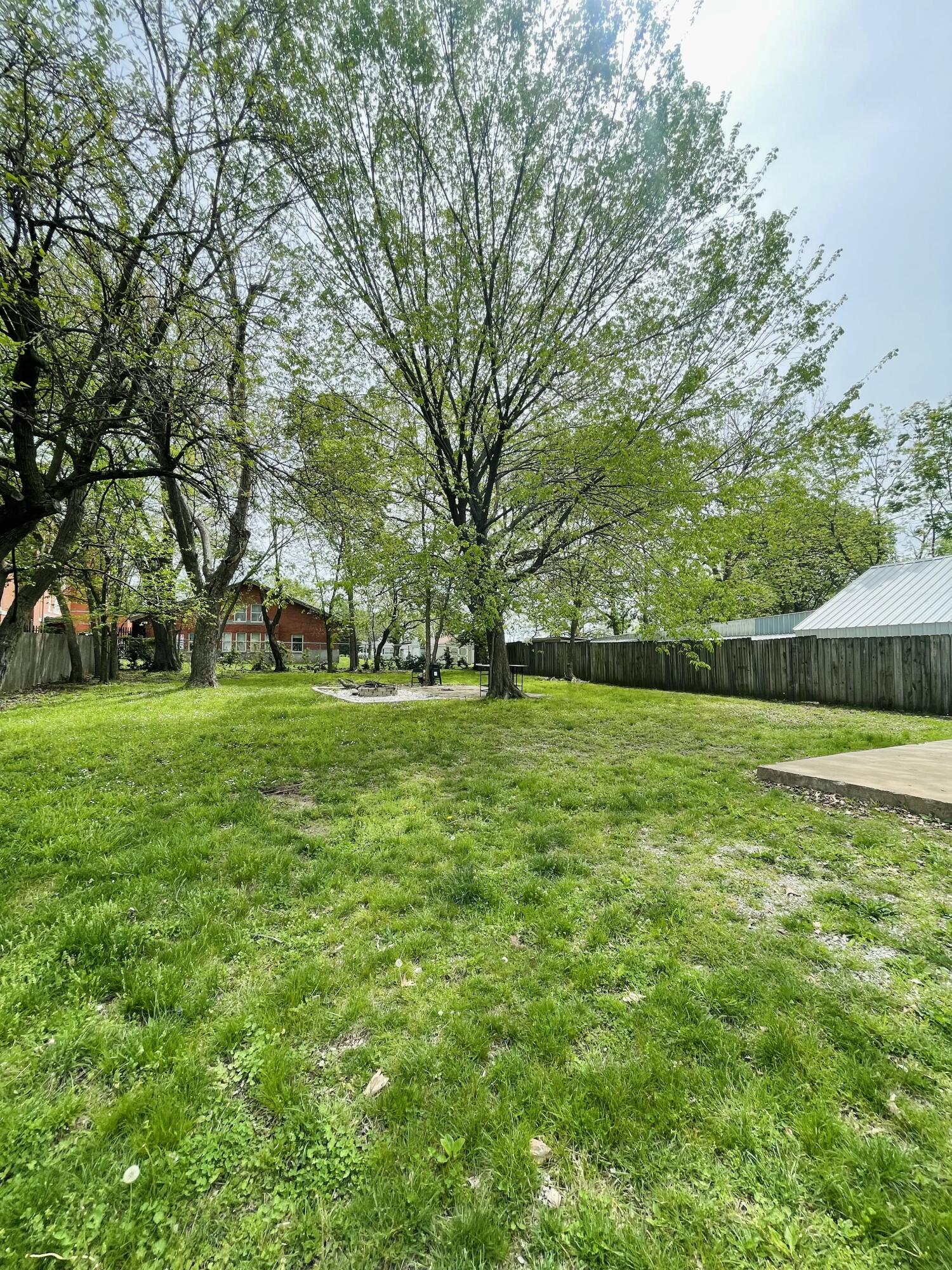 2038 North Weller Avenue Property Photo 21