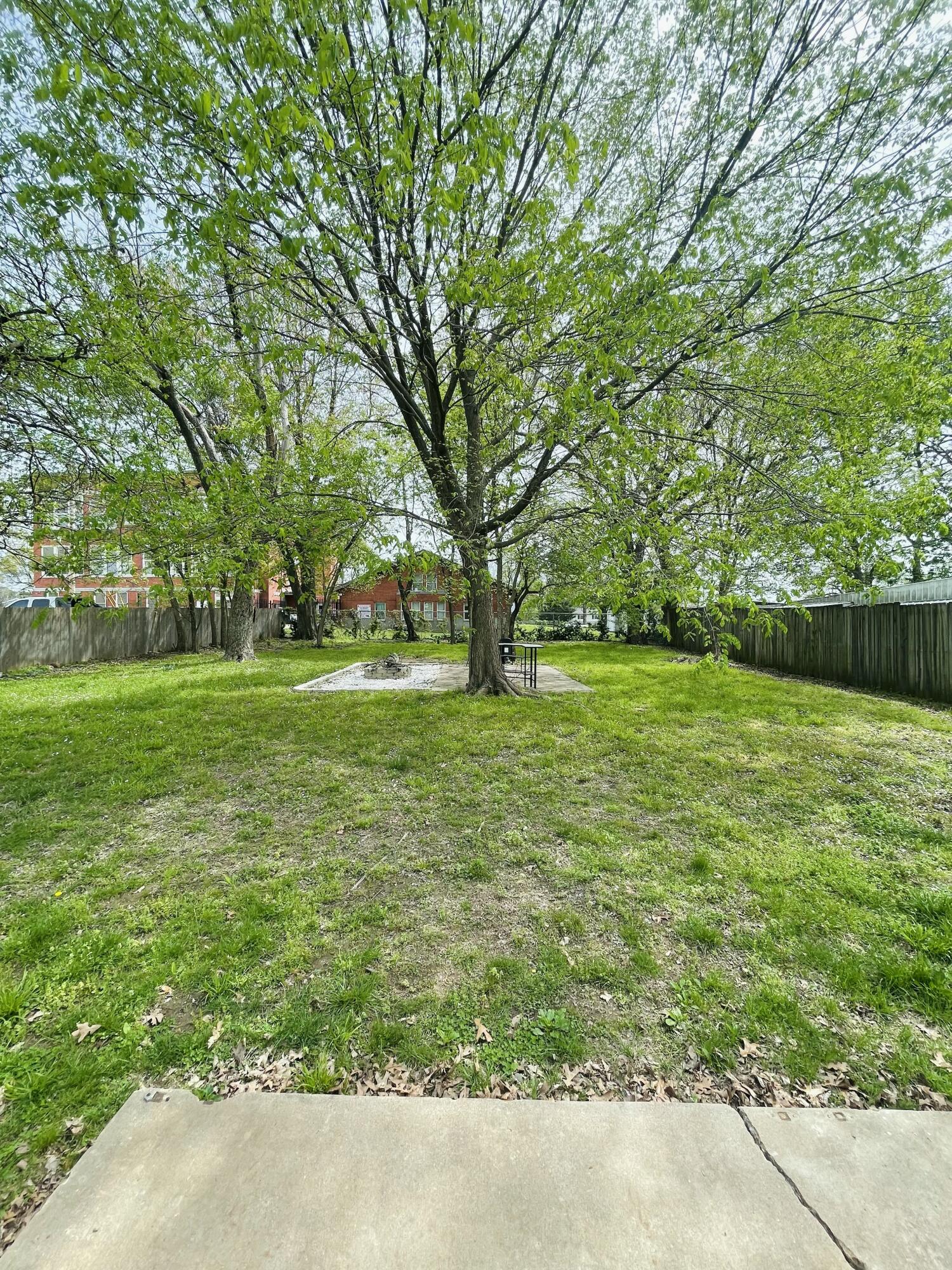 2038 North Weller Avenue Property Photo 23