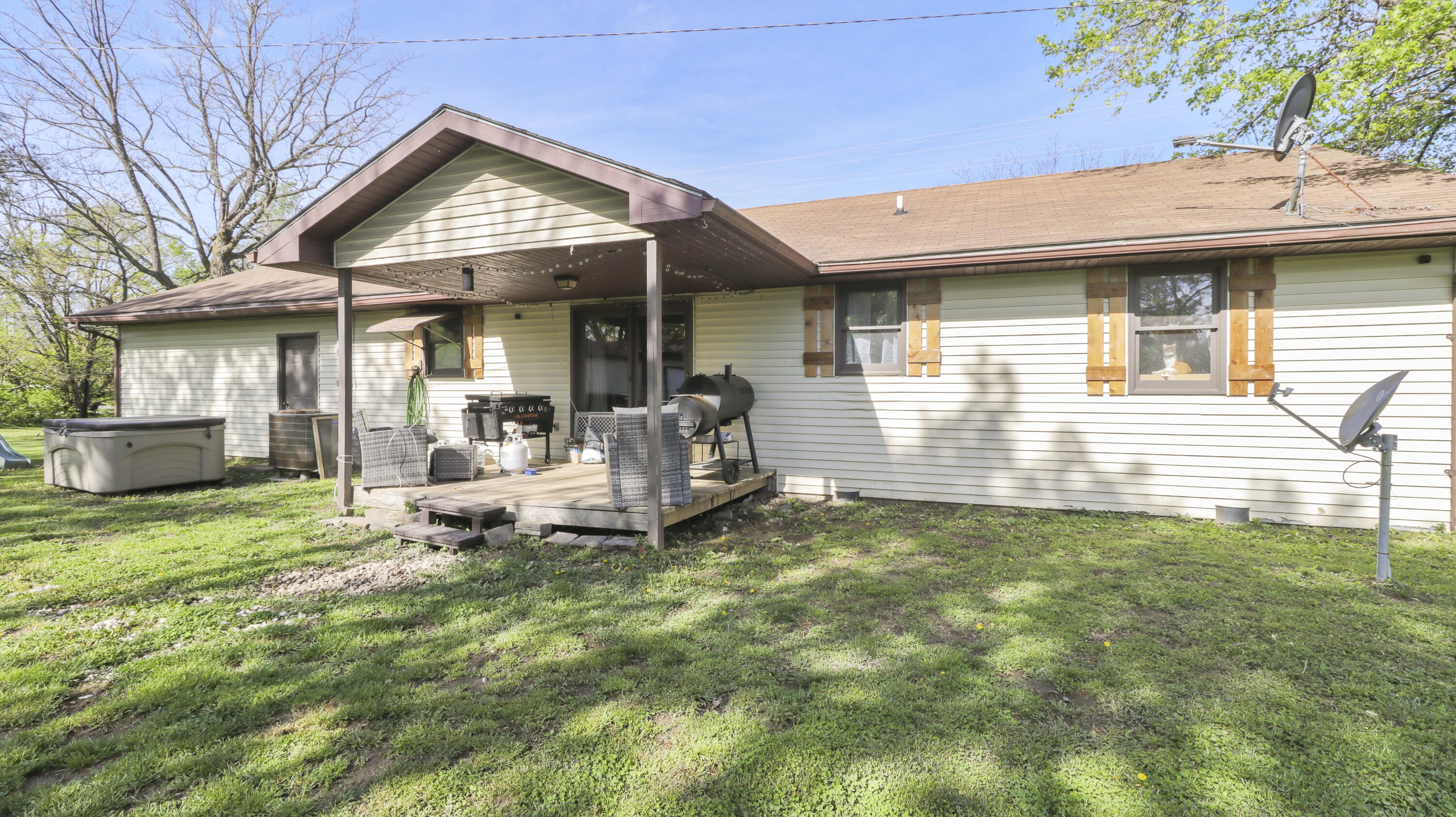 402 Lake Property Photo 1