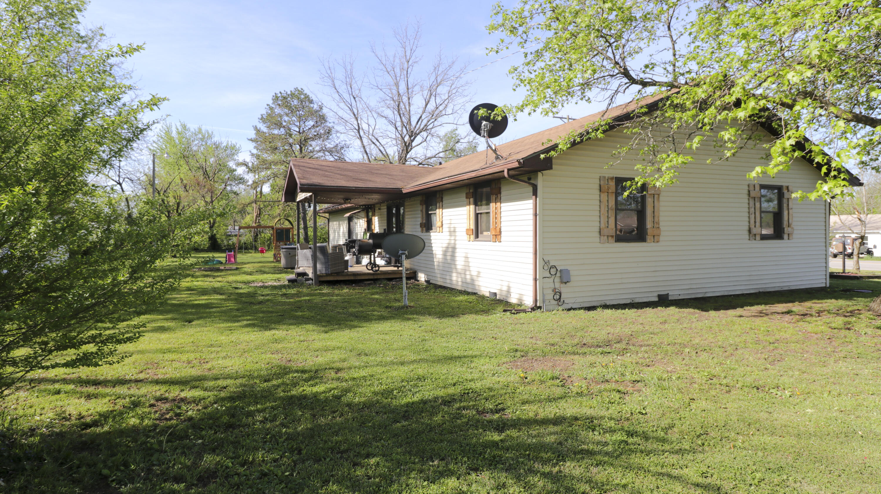 402 Lake Property Photo 4