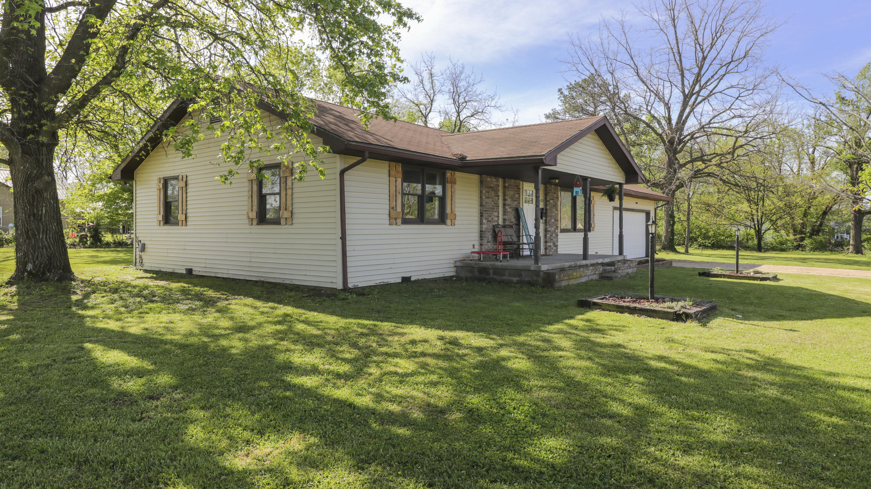 402 Lake Property Photo 6