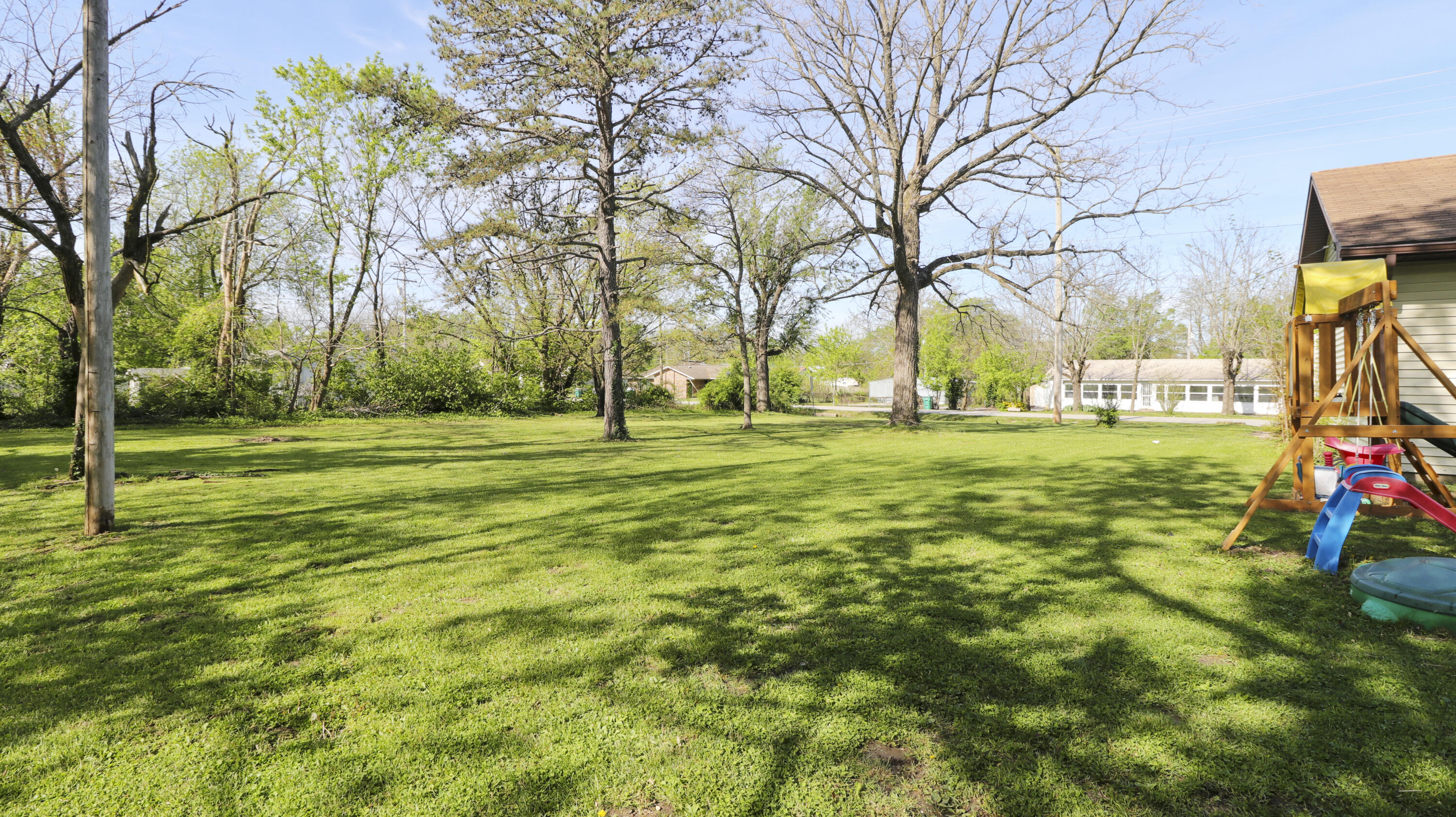 402 Lake Property Photo 8