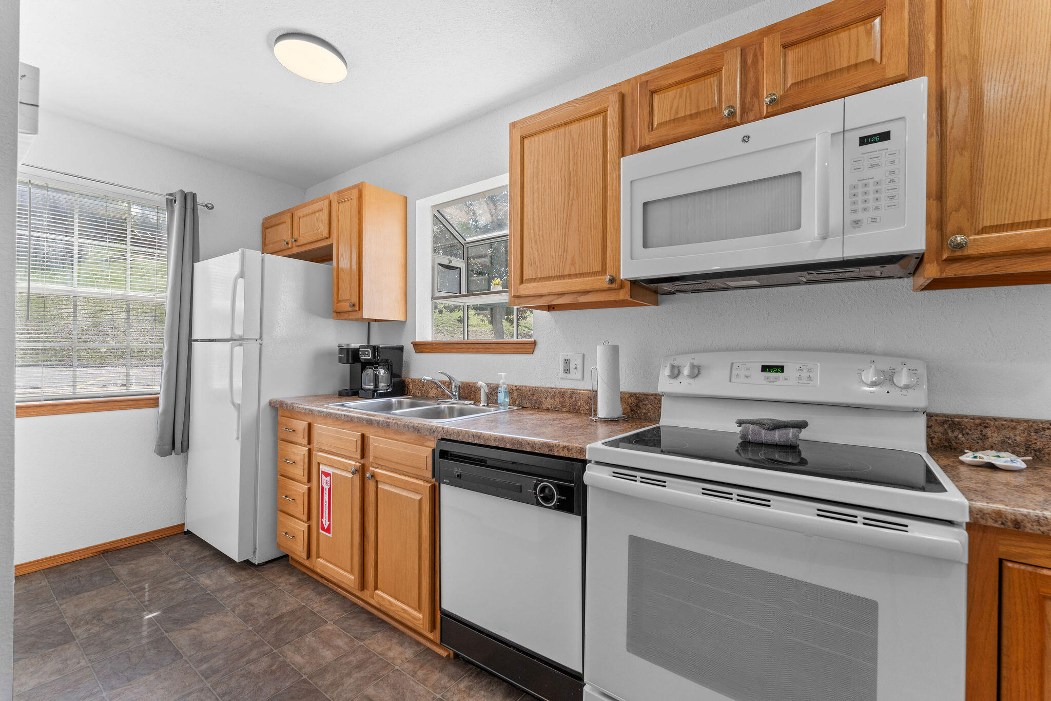 10 Woodpecker Lane Property Photo 4