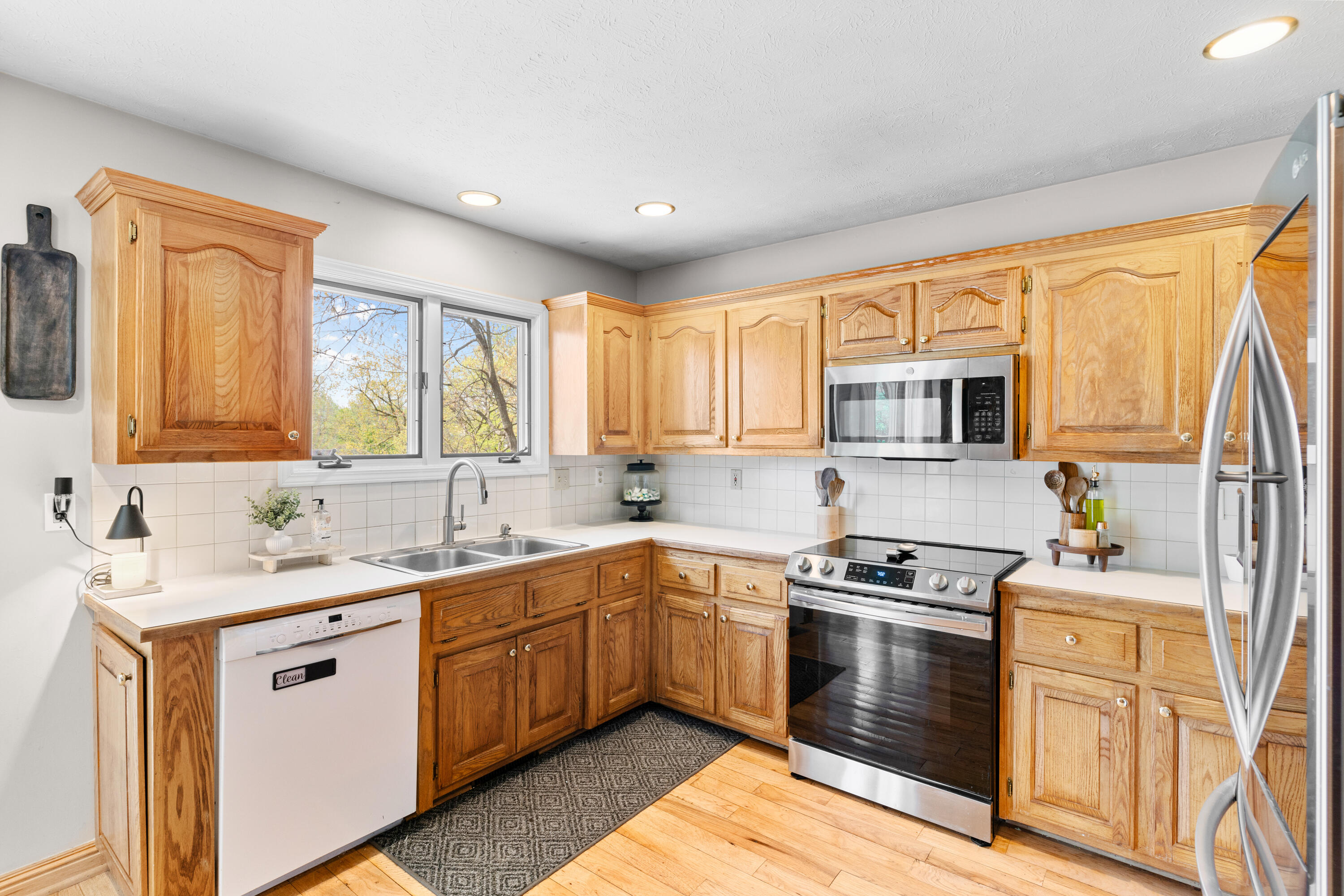 840 East Gaslight Drive Property Photo 12