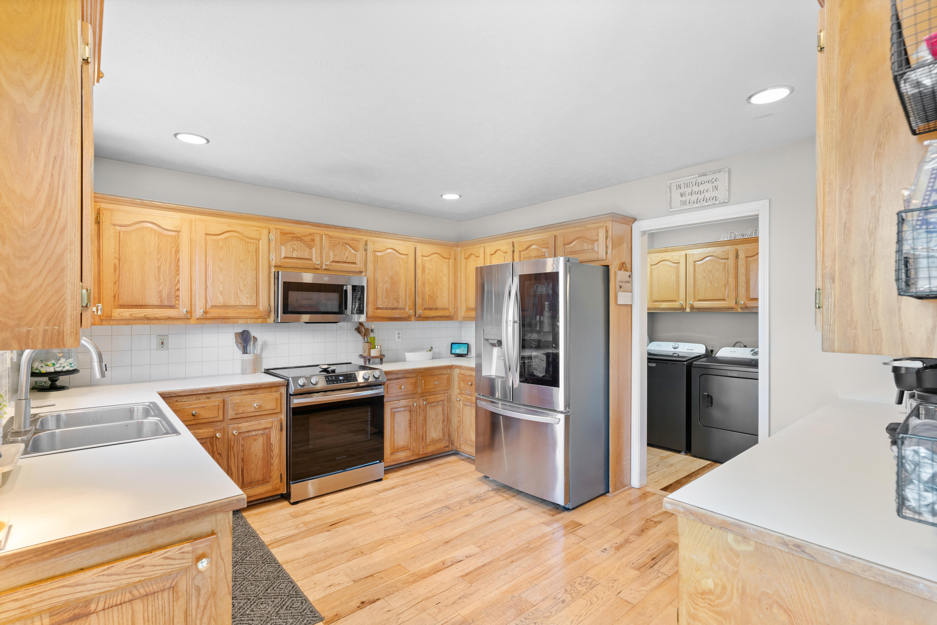 840 East Gaslight Drive Property Photo 14