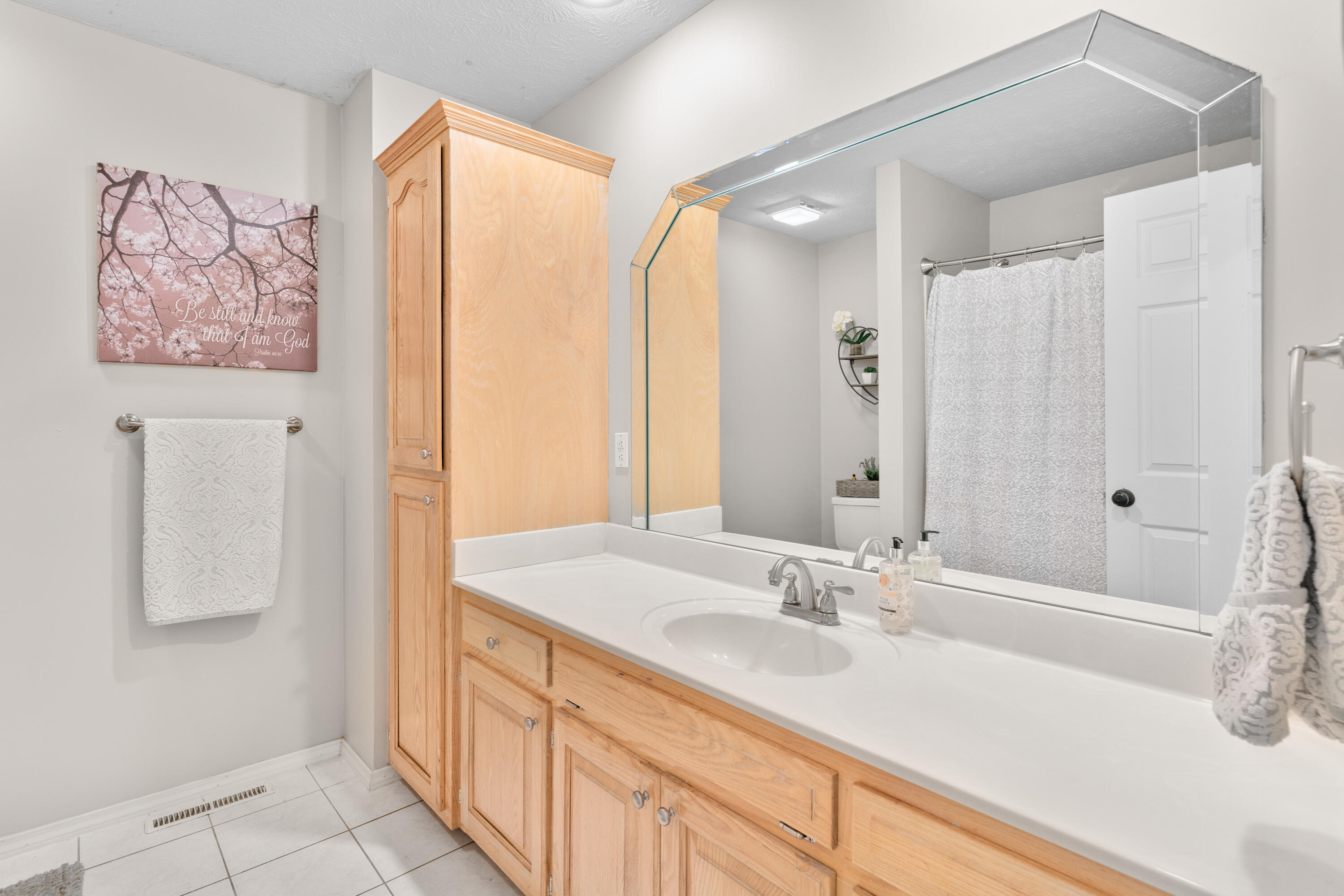 840 East Gaslight Drive Property Photo 18