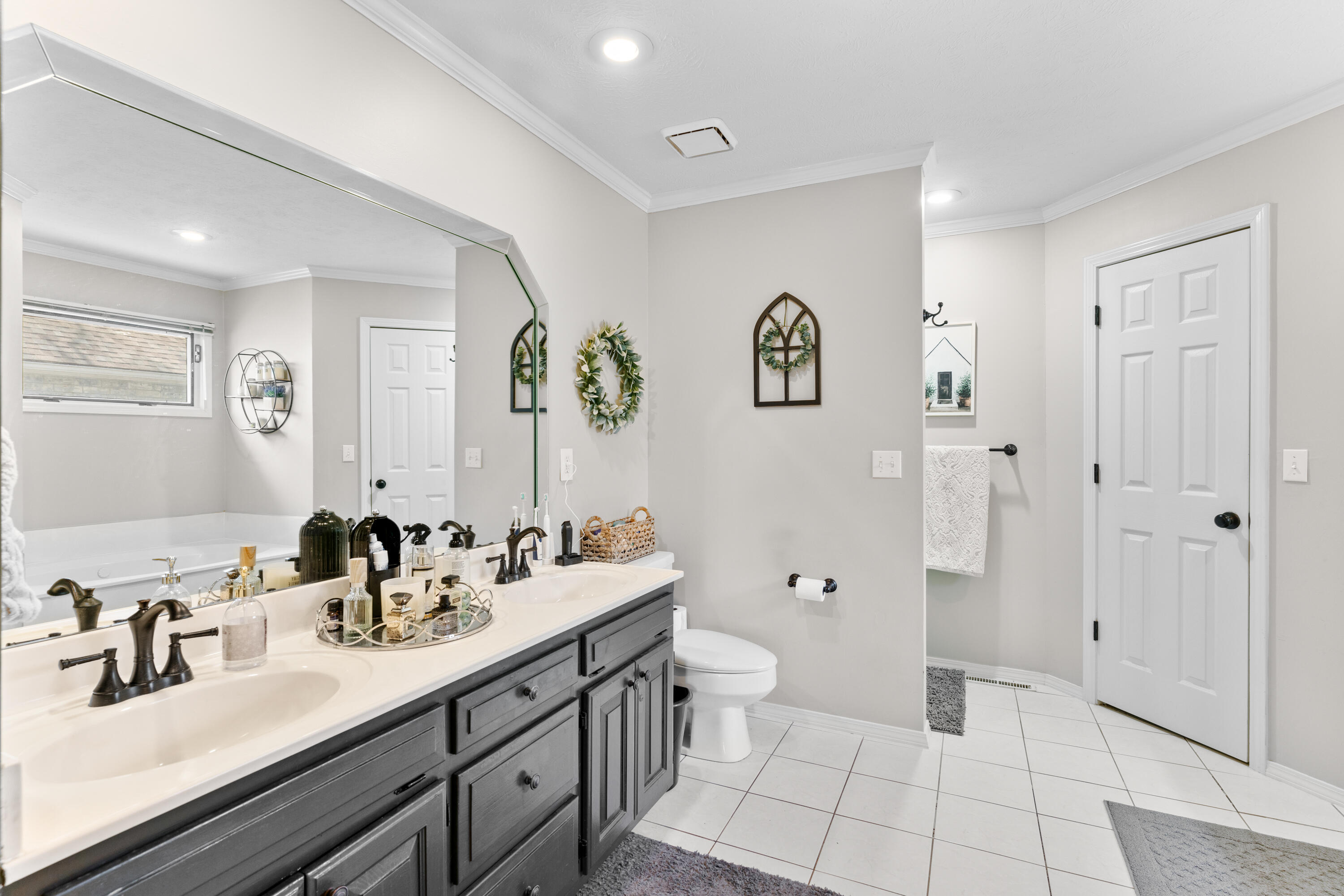 840 East Gaslight Drive Property Photo 21