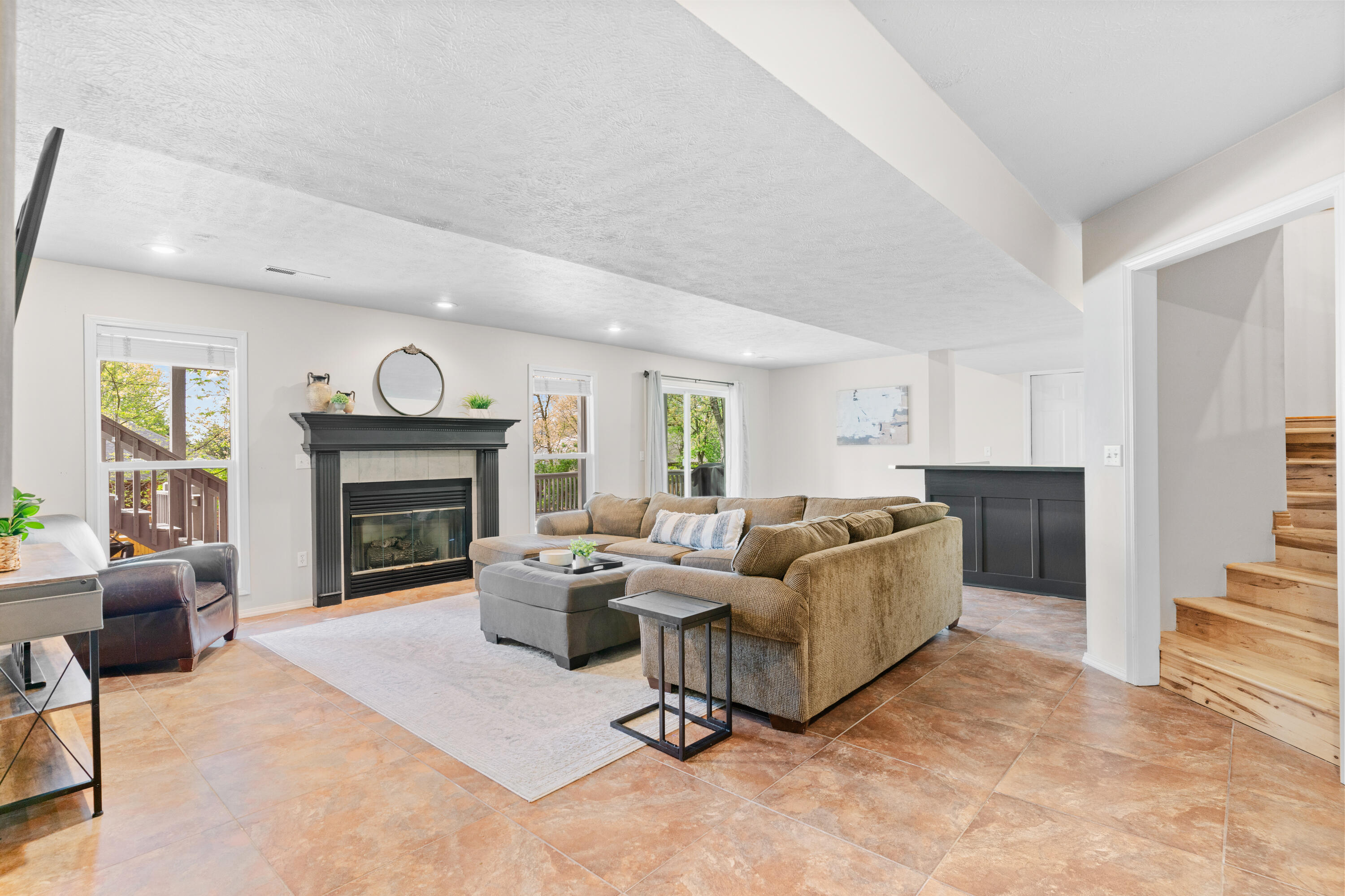 840 East Gaslight Drive Property Photo 32