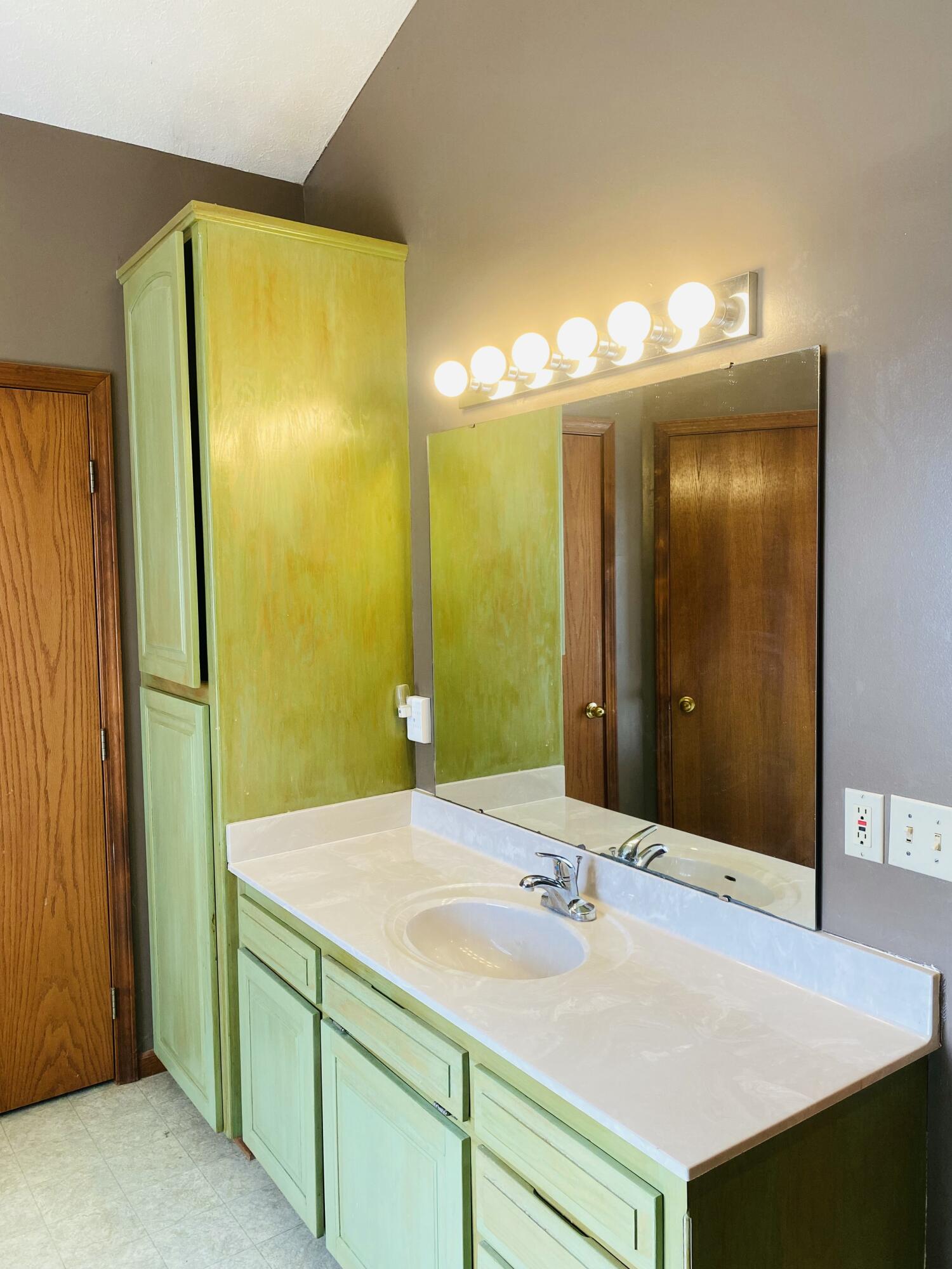 1639 Lawrence 2140 Property Photo 23