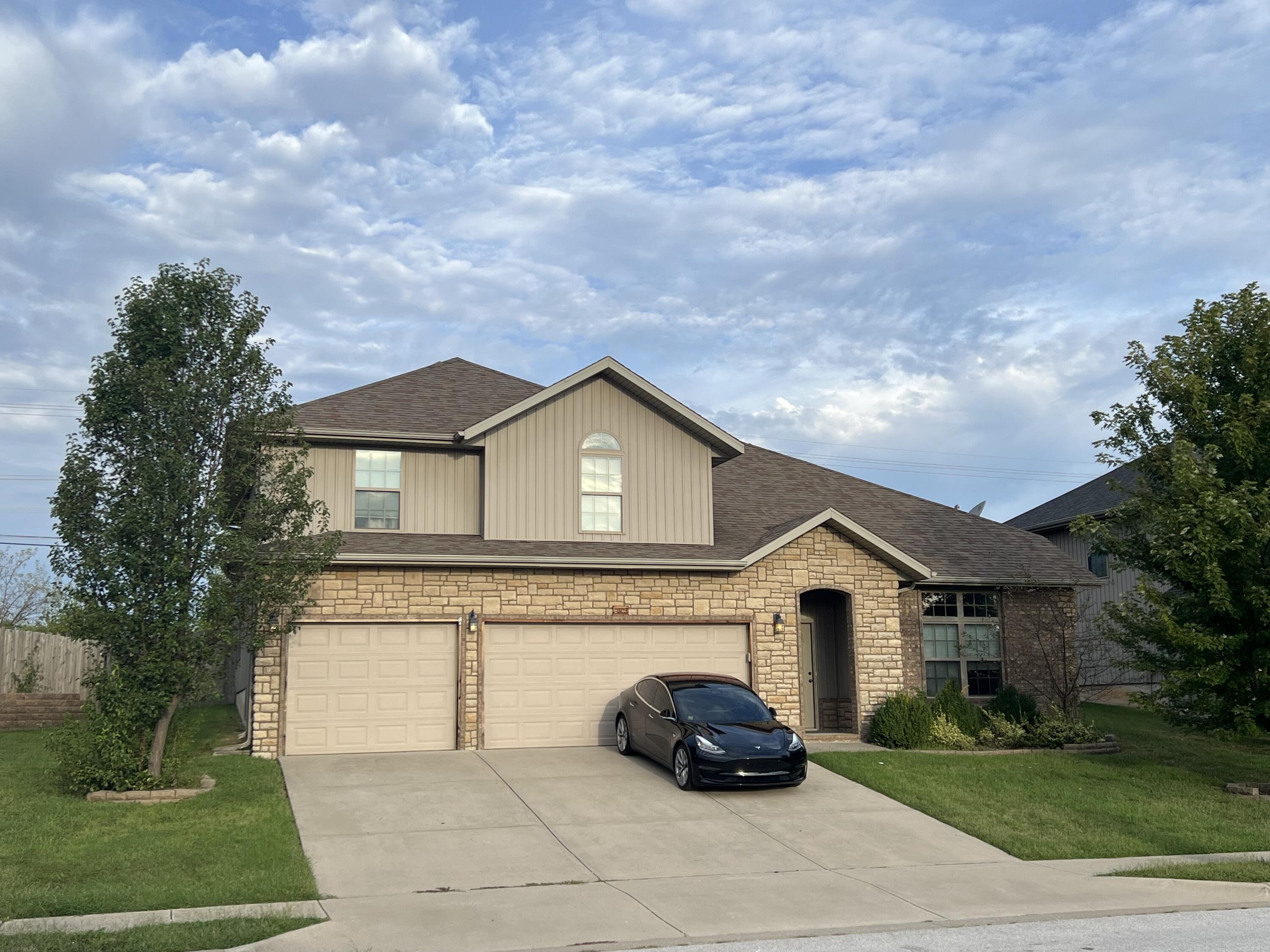 2103 South Gristmill Court Property Photo 1