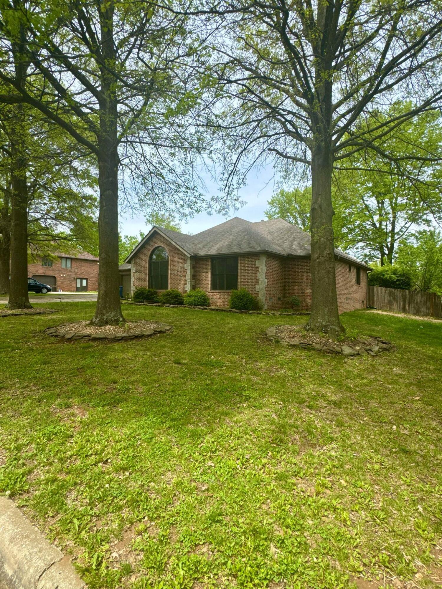 905 Park Property Photo 2