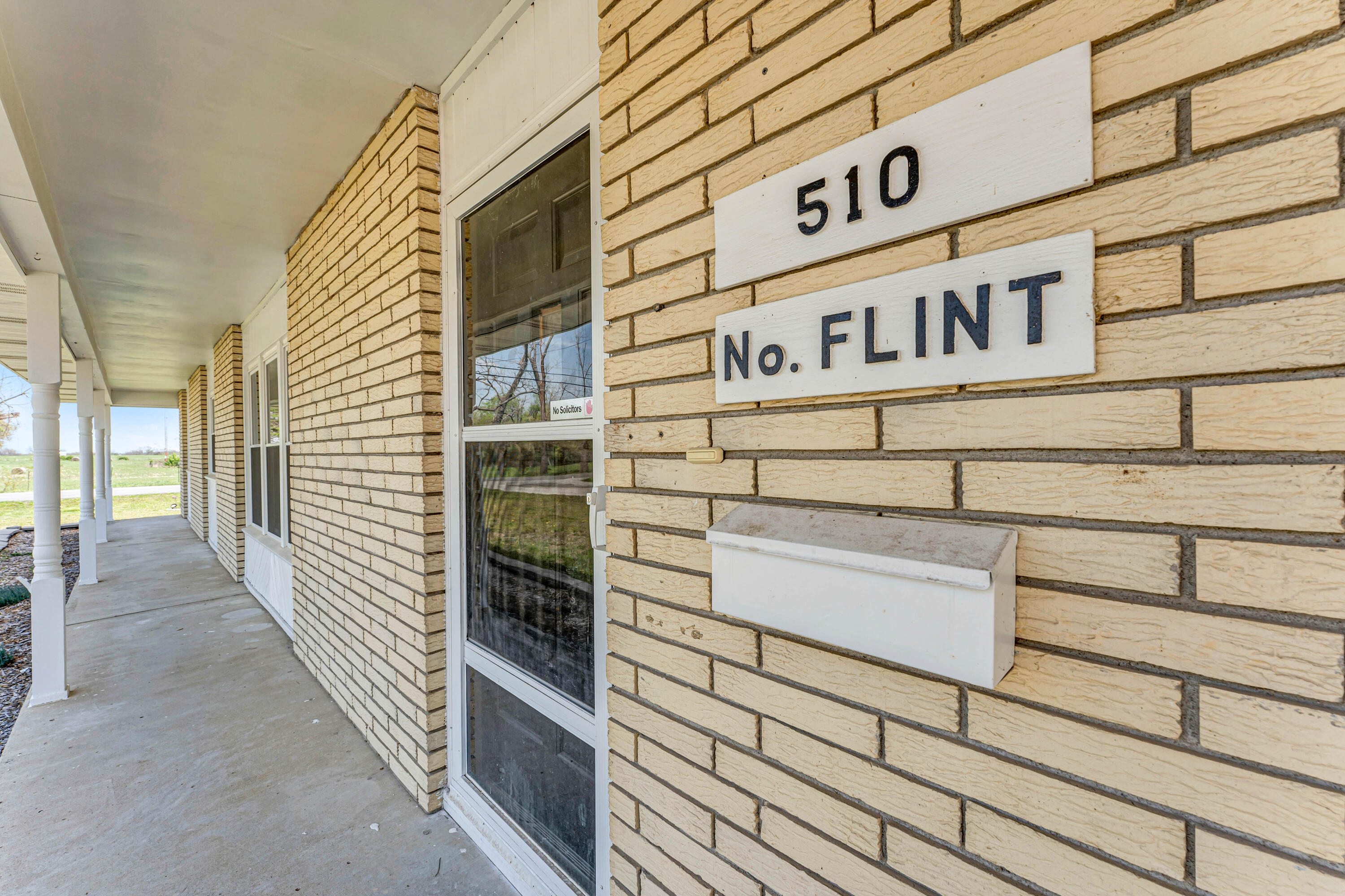 510 North Flint Avenue Property Photo 3