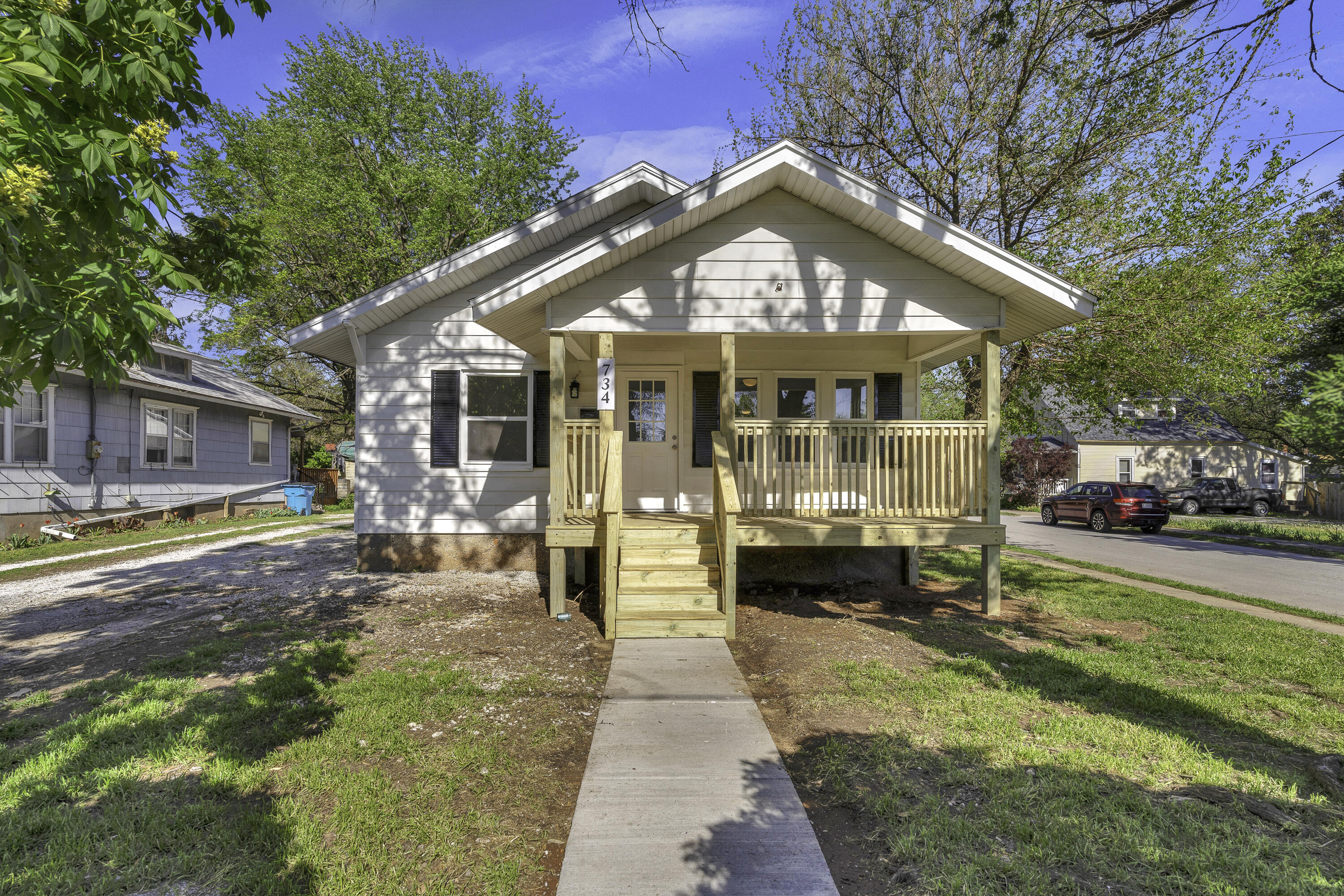 734 South New Avenue Property Photo 1