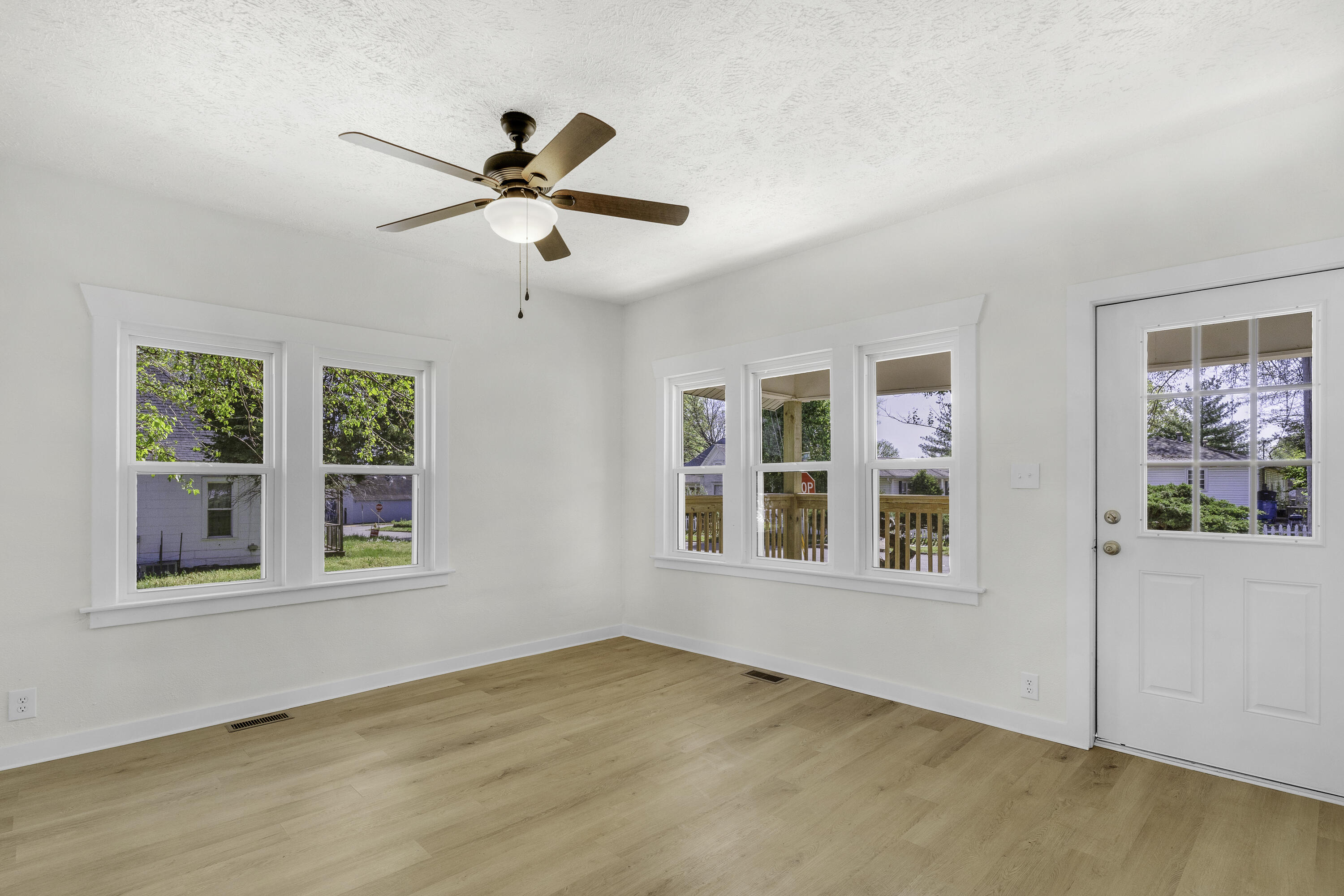 734 South New Avenue Property Photo 8